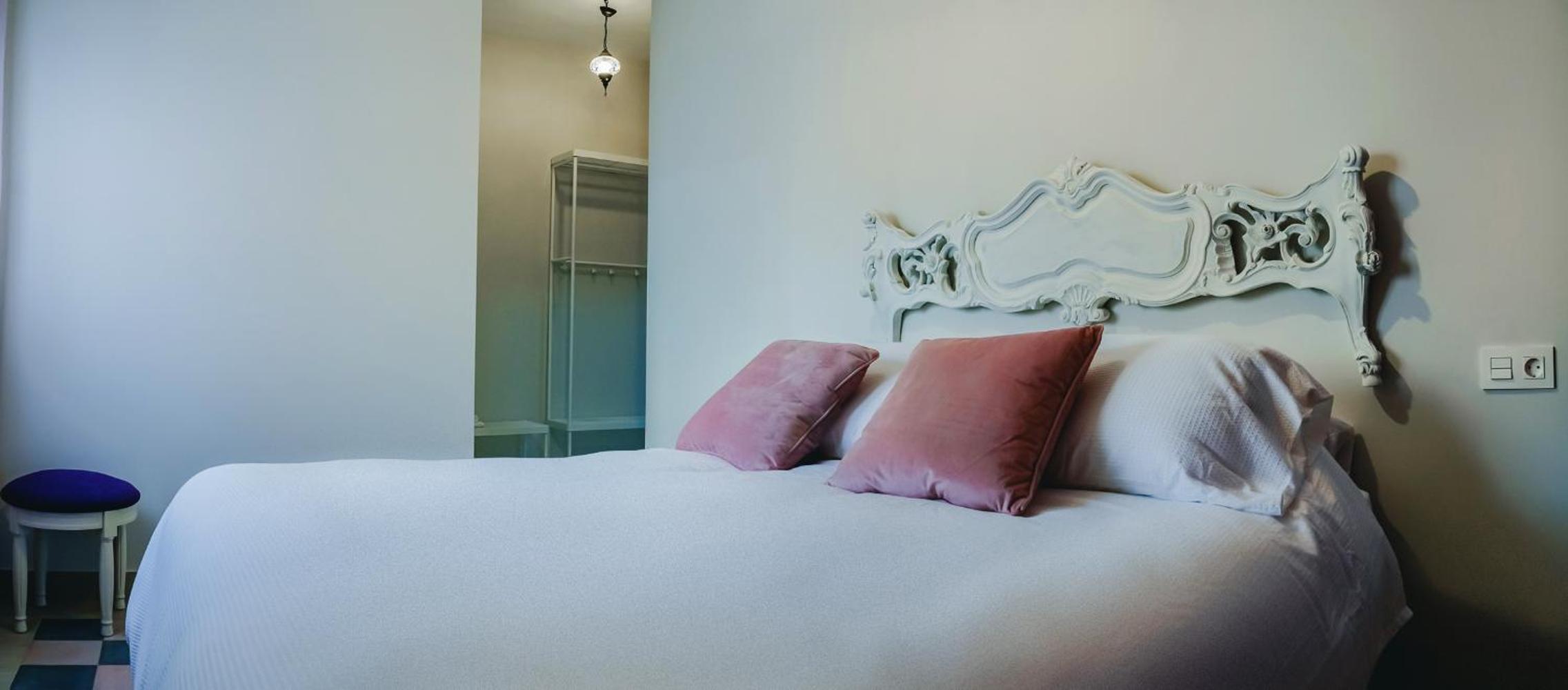 Double or Twin Room - Photo 11