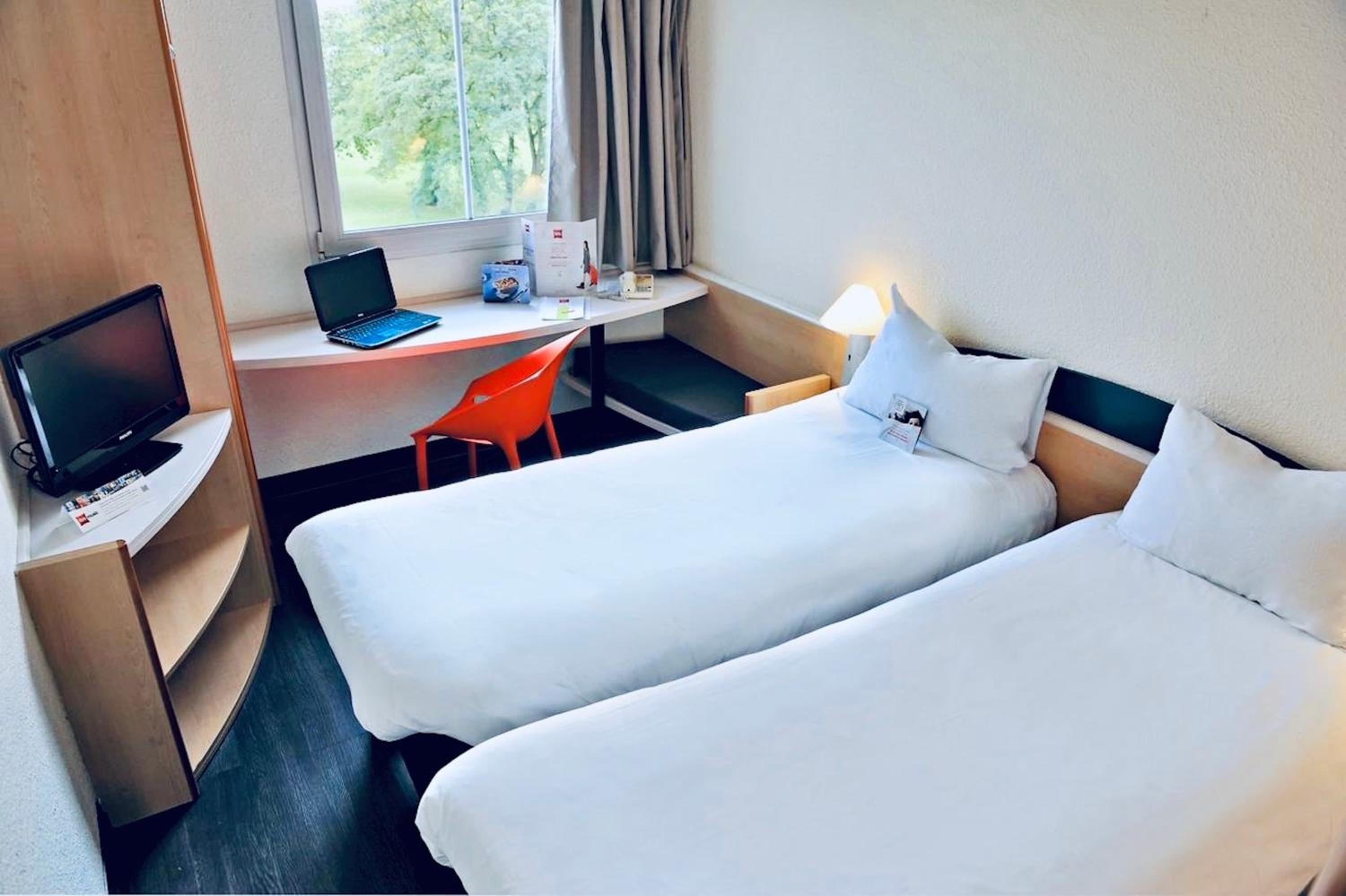Standard Twin Room - Photo 6
