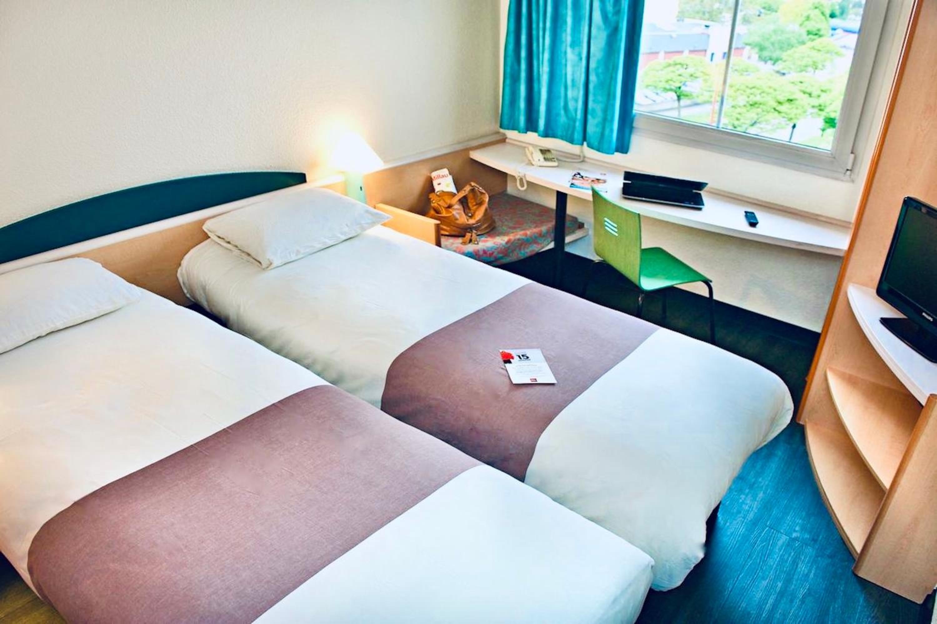 Standard Twin Room - Photo 4