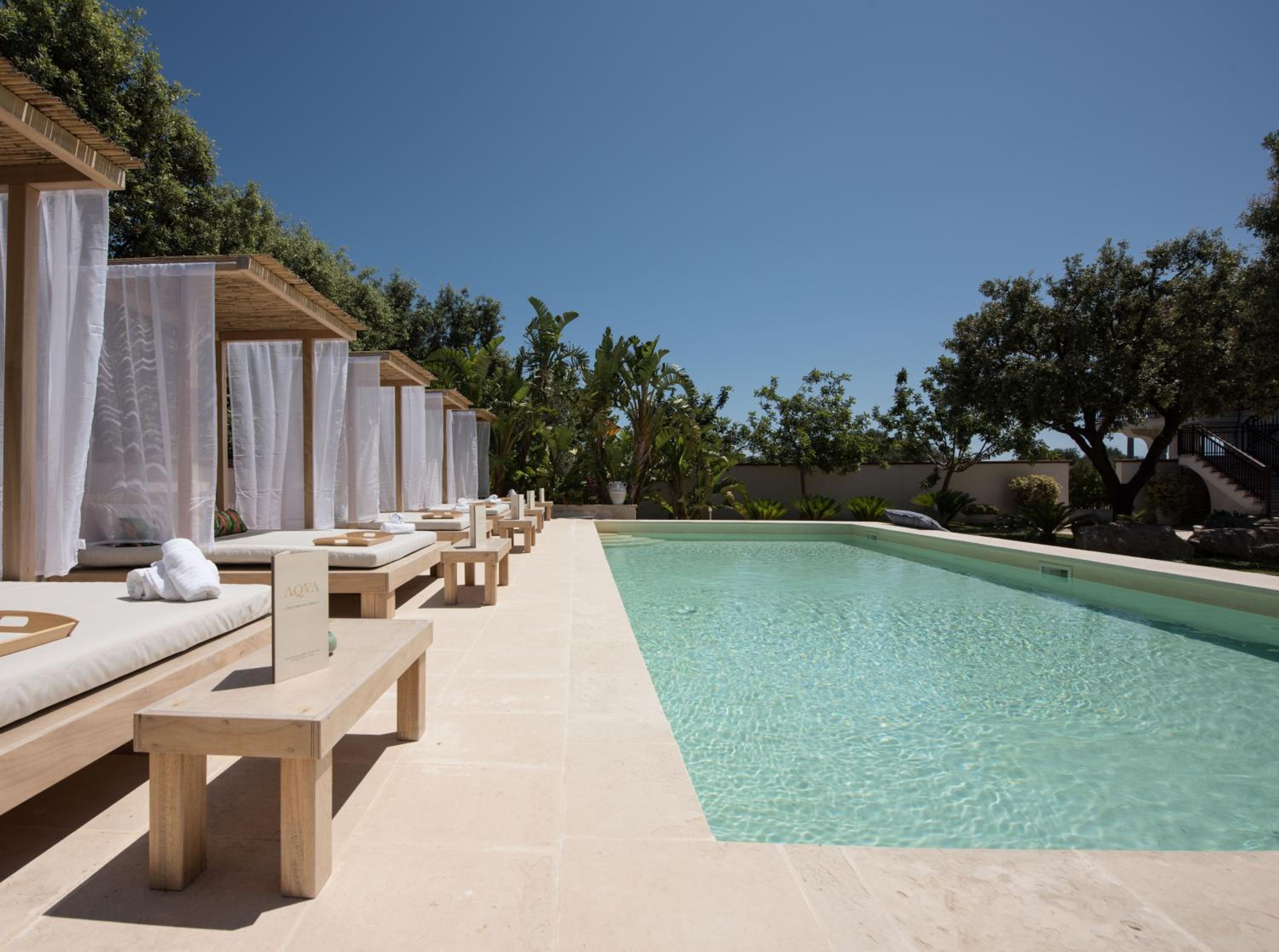 Deluxe Double Room with Pool View - Photo 7