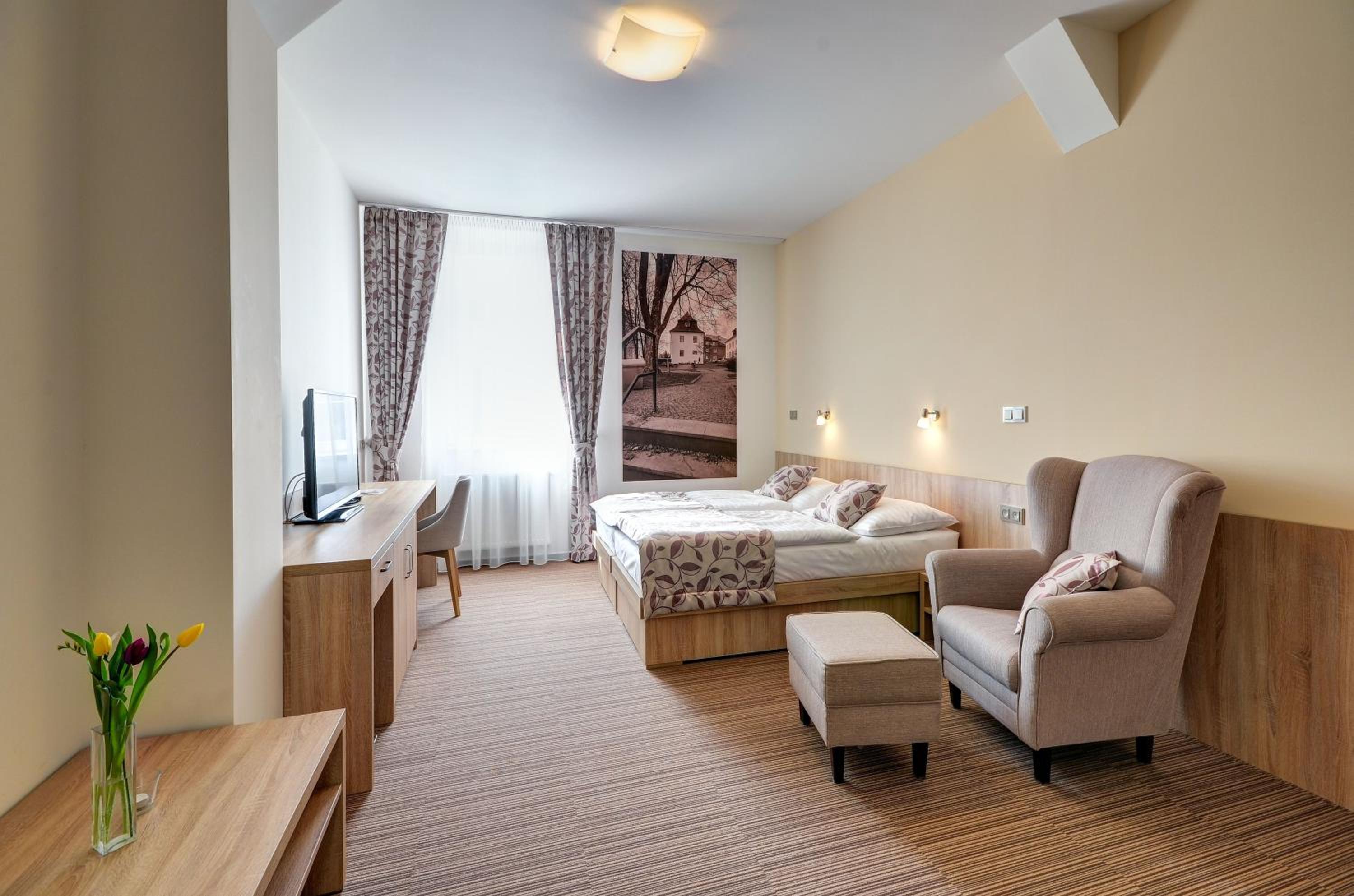 Double or Twin Room - Photo 8
