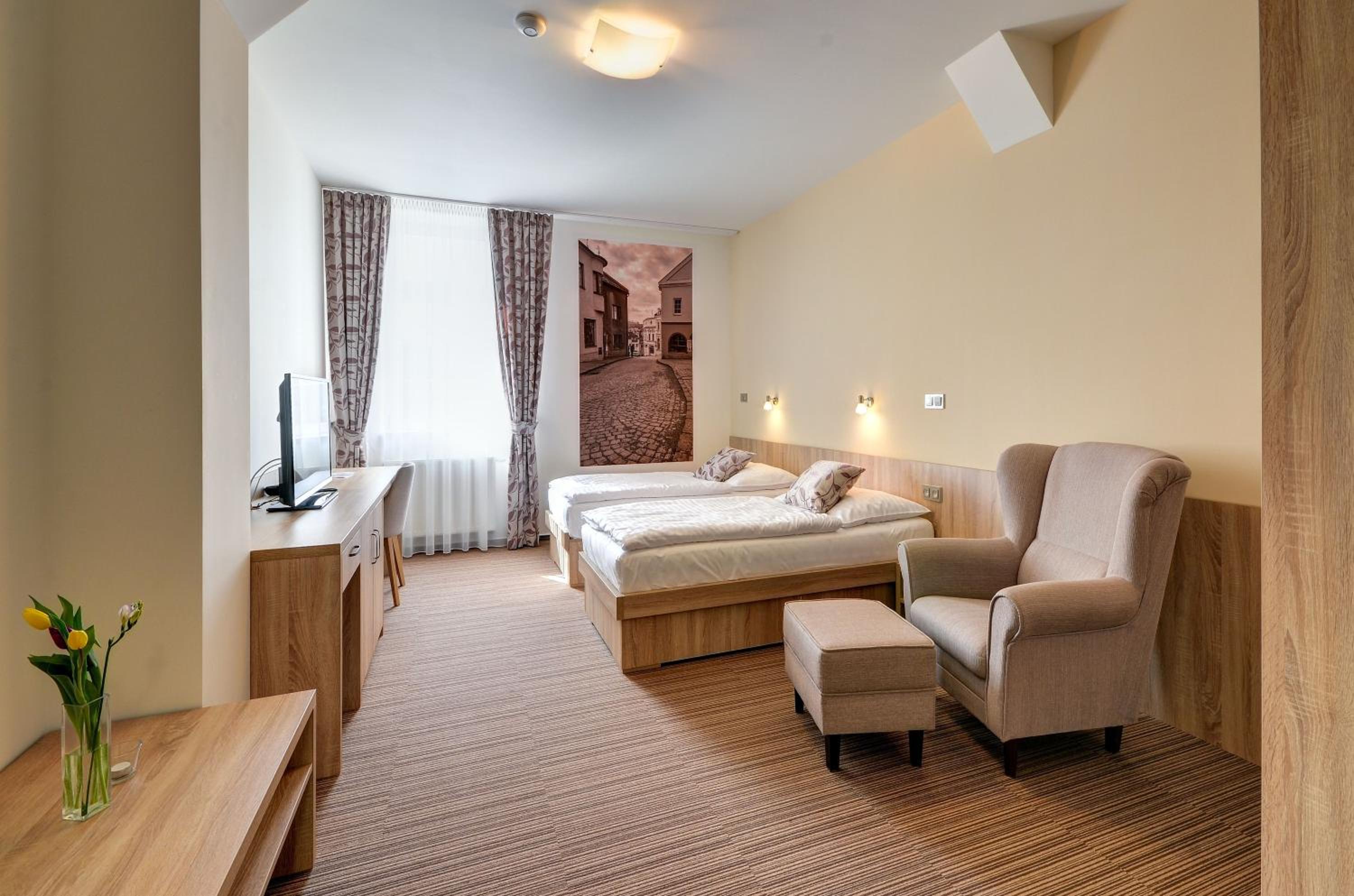 Double or Twin Room - Photo 5