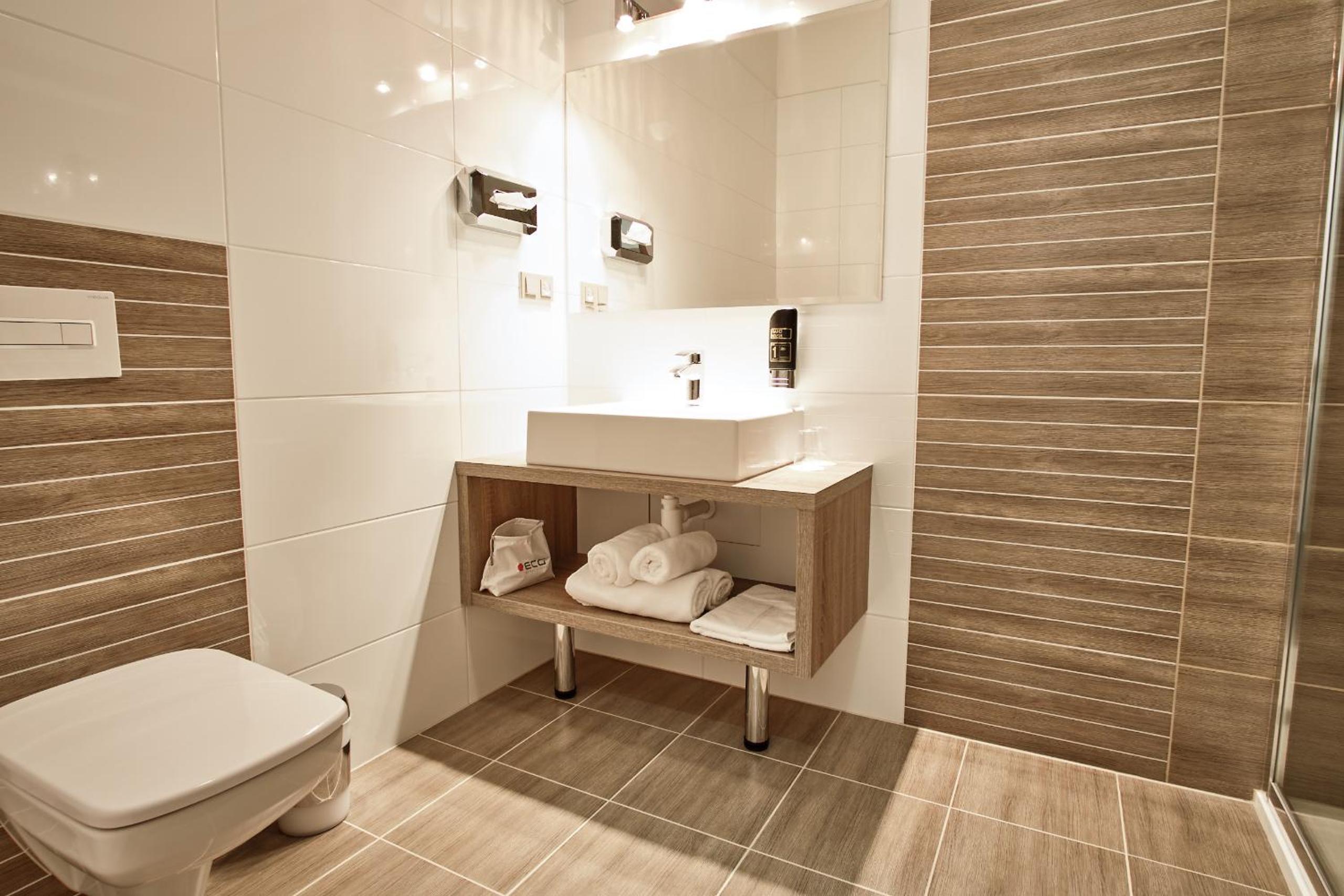 Double or Twin Room - Photo 7