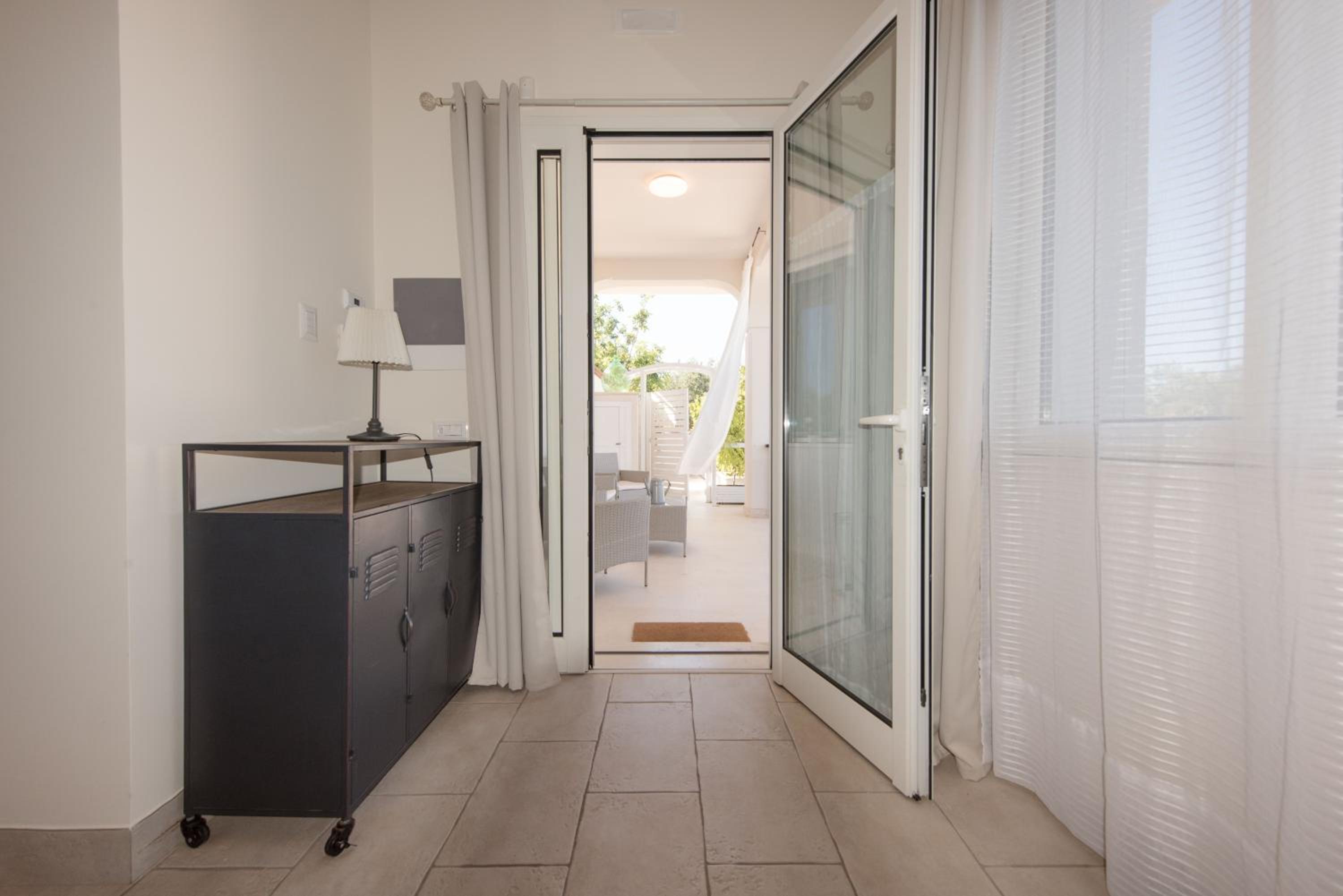 Studio with Garden View - Photo 6