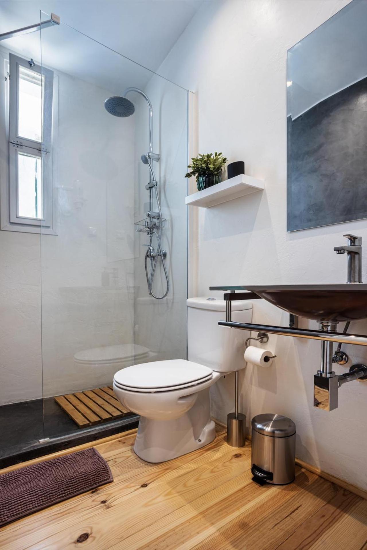 Two-Bedroom House - Photo 10
