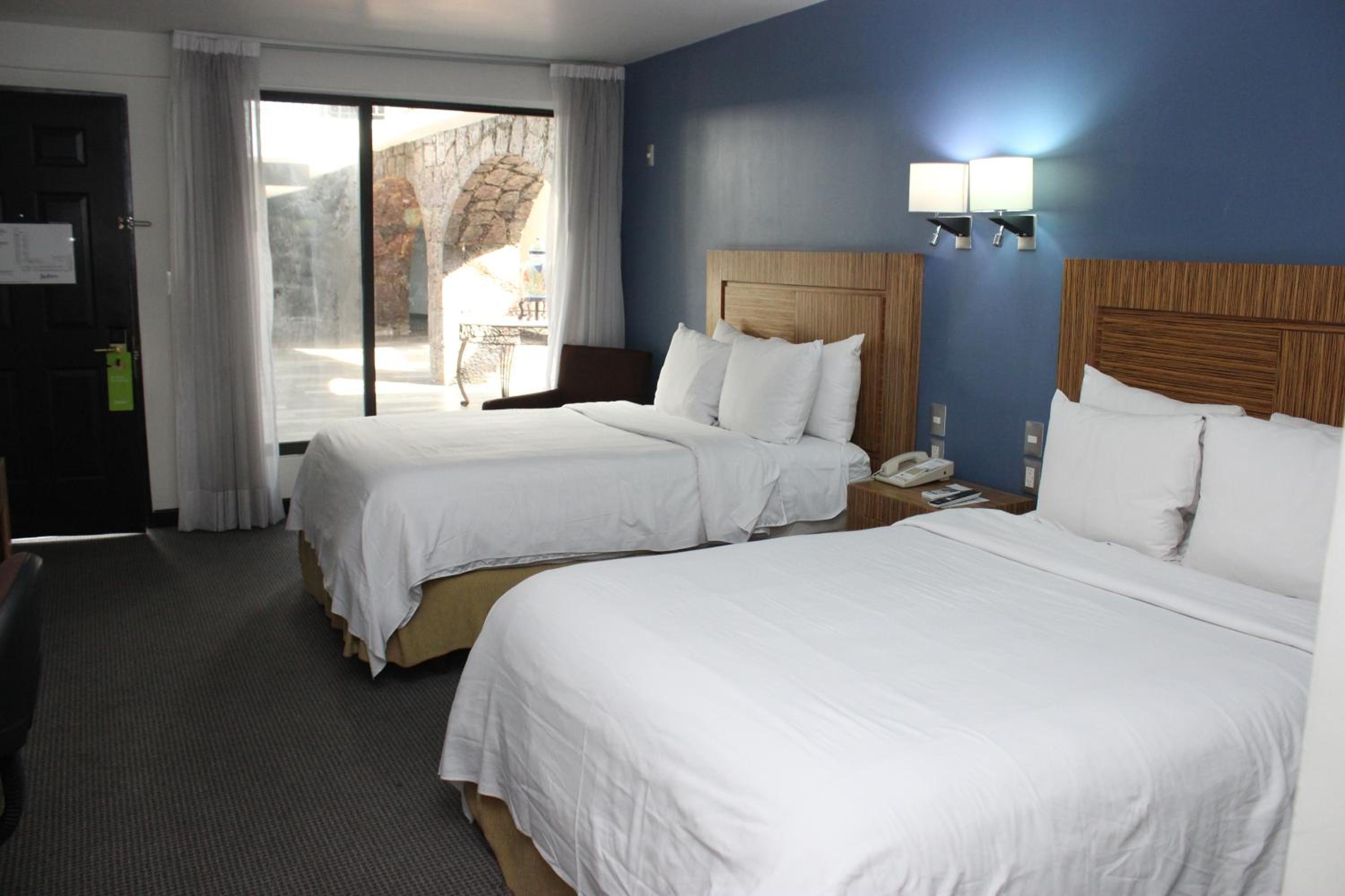 Double Room with Two Double Beds and Garden Area - Photo 1
