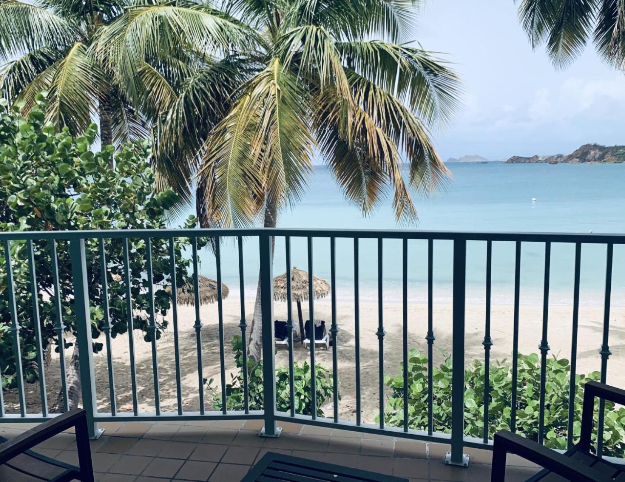 Beachfront Premium King Room - Photo 2