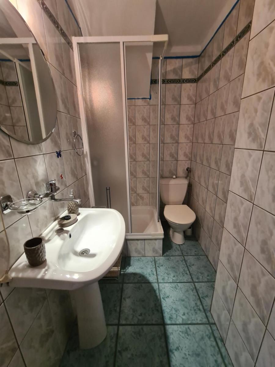 Double Room with Private Bathroom - Photo 2