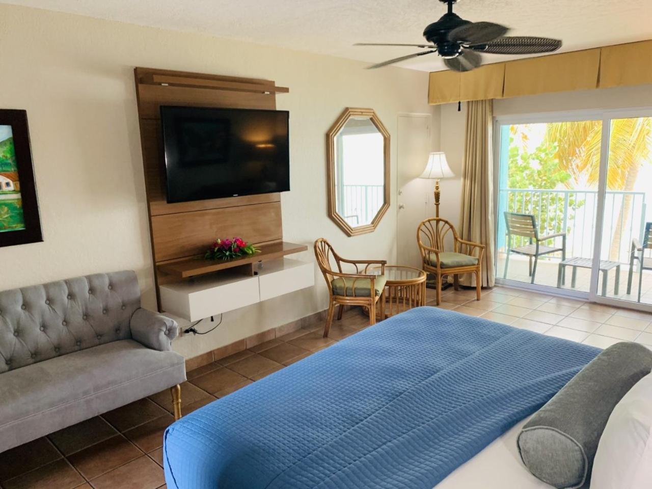 Beachfront Premium King Room - Photo 4
