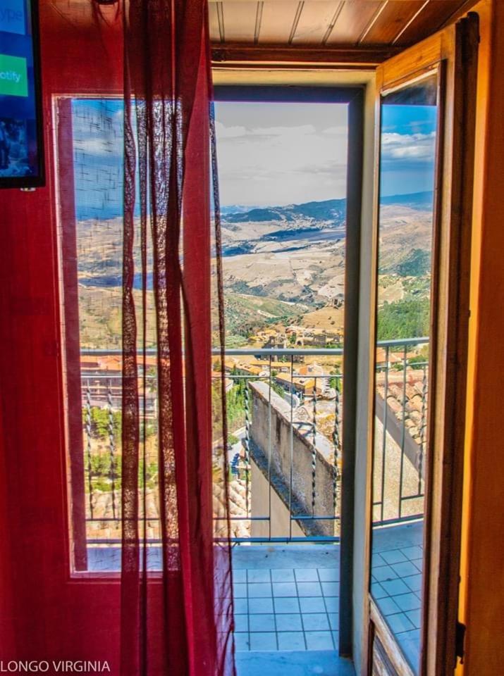 Double Room with Balcony - Photo 12