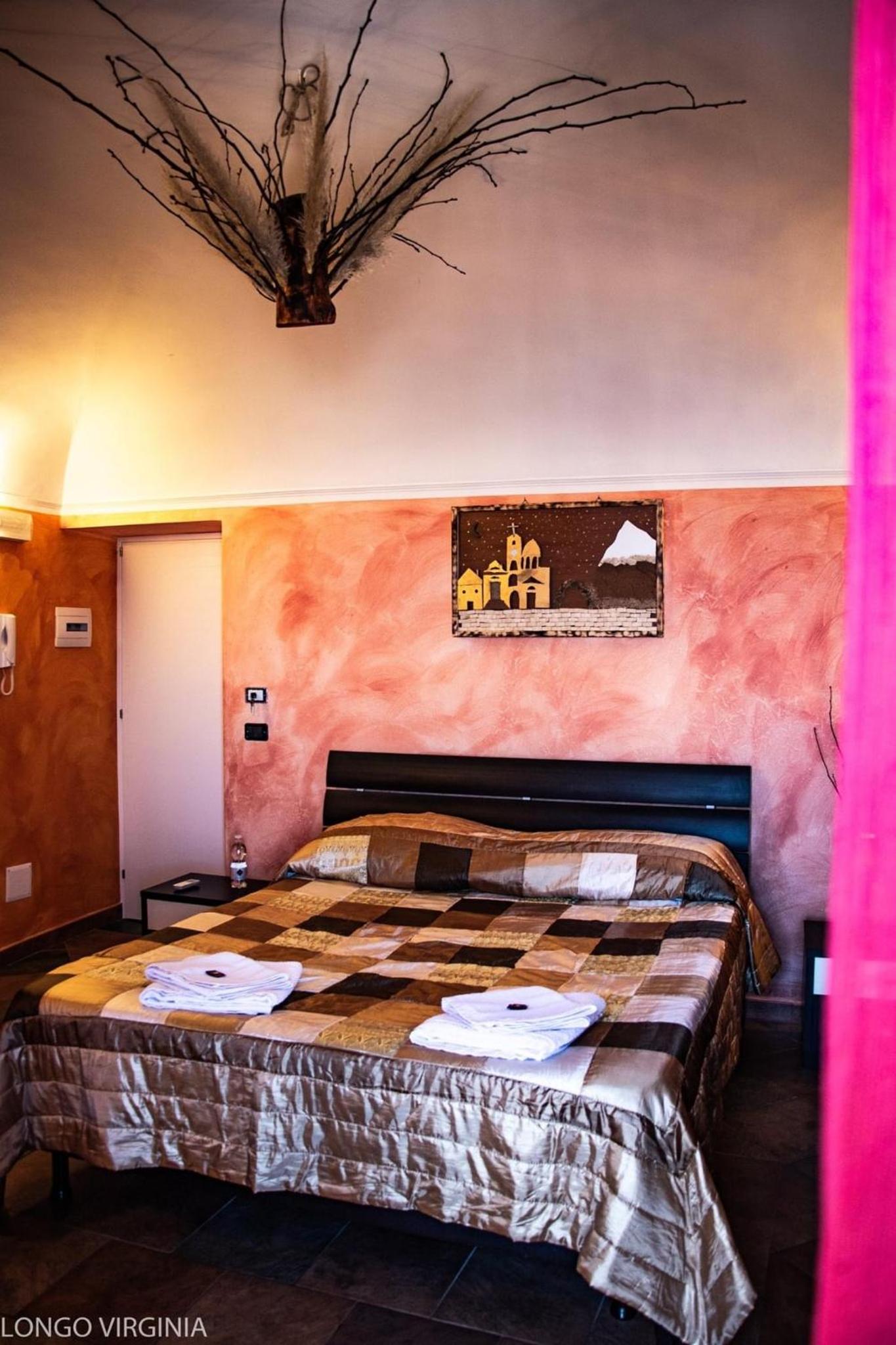 Double Room with Balcony - Photo 10