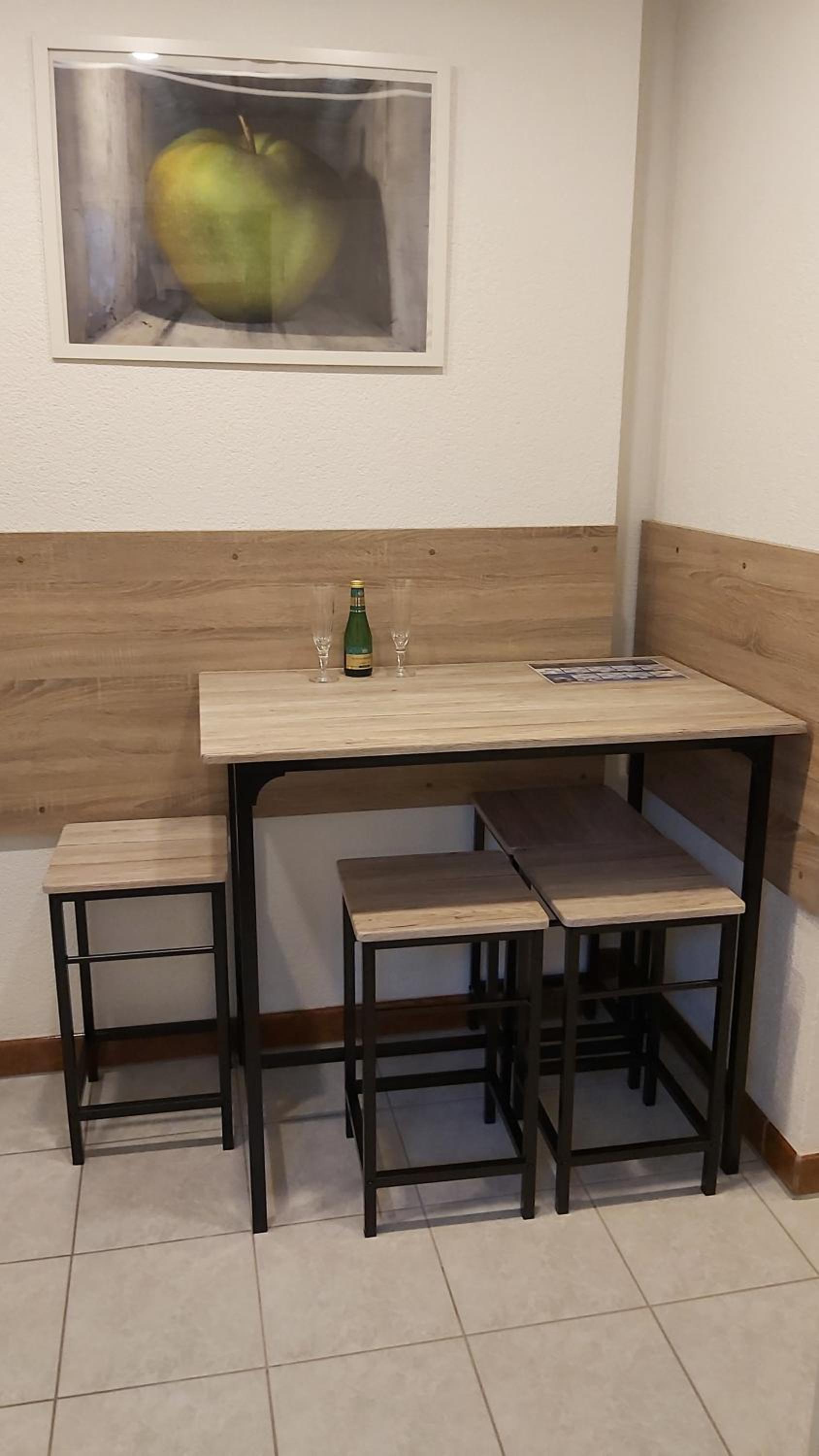 One-Bedroom Apartment - Photo 6