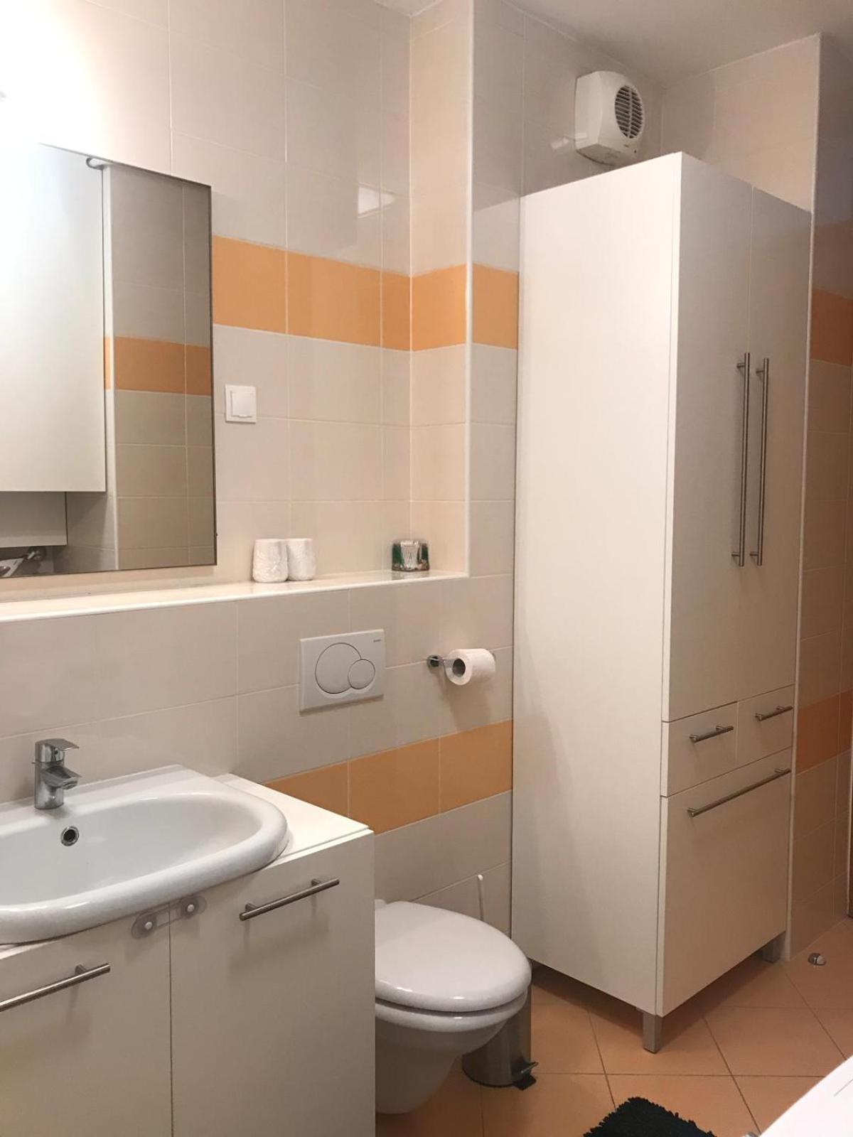 Apartment with Balcony - Photo 2