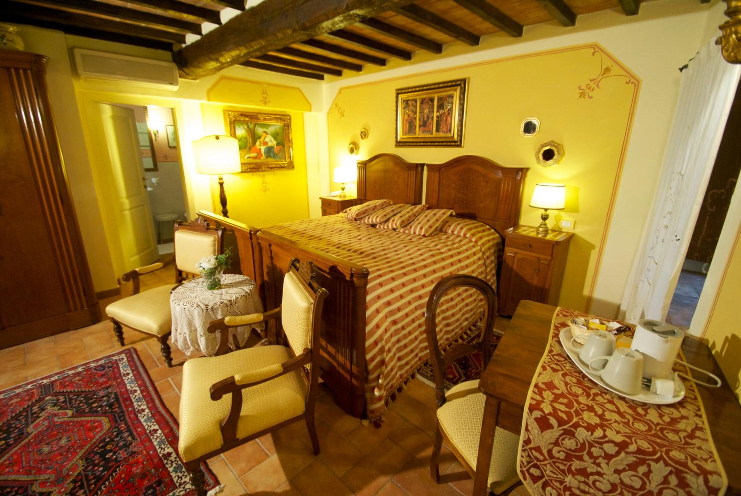 Junior Suite with Park View - Photo 1