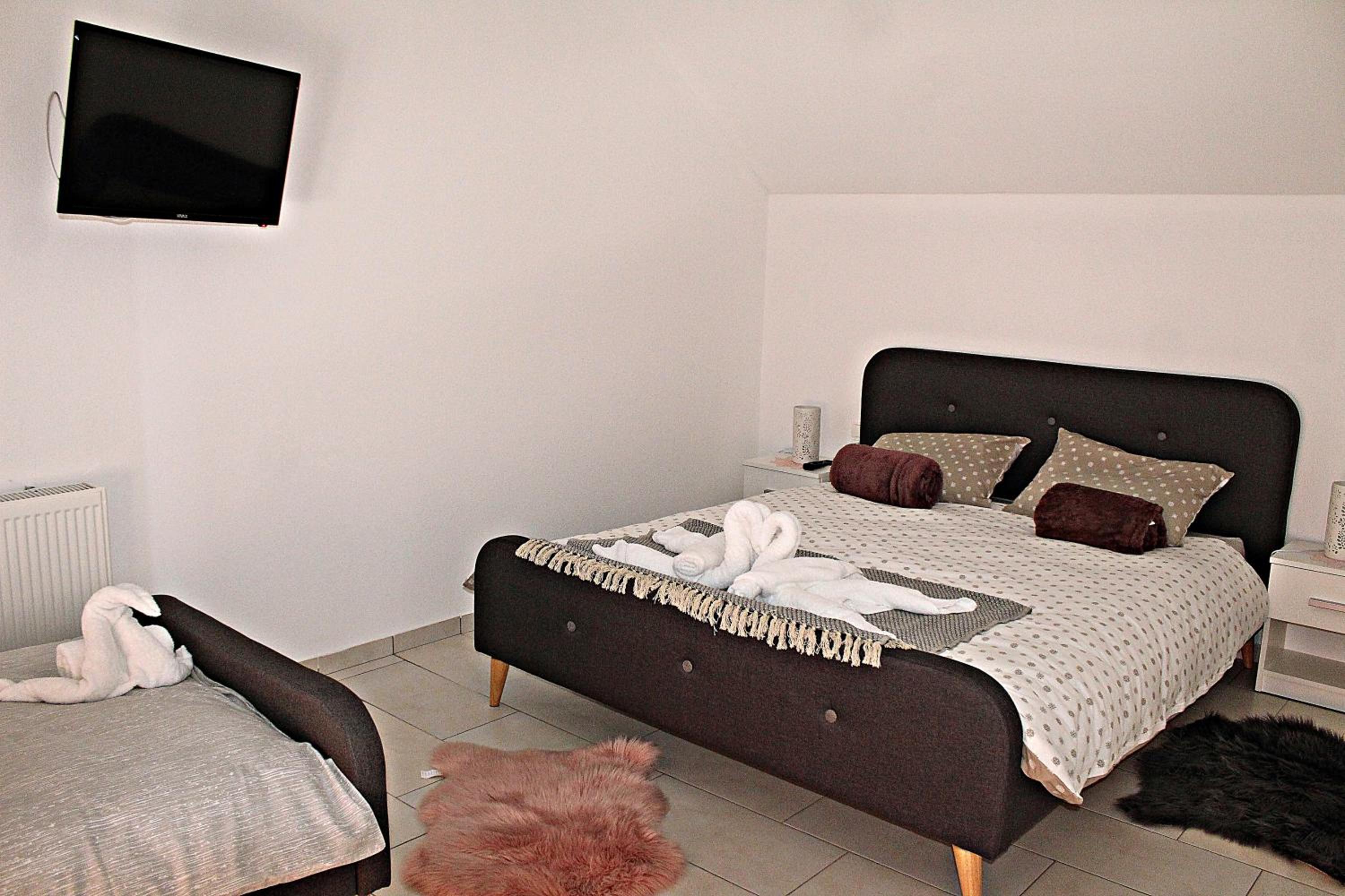 Comfort Triple Room with Shower - Photo 6