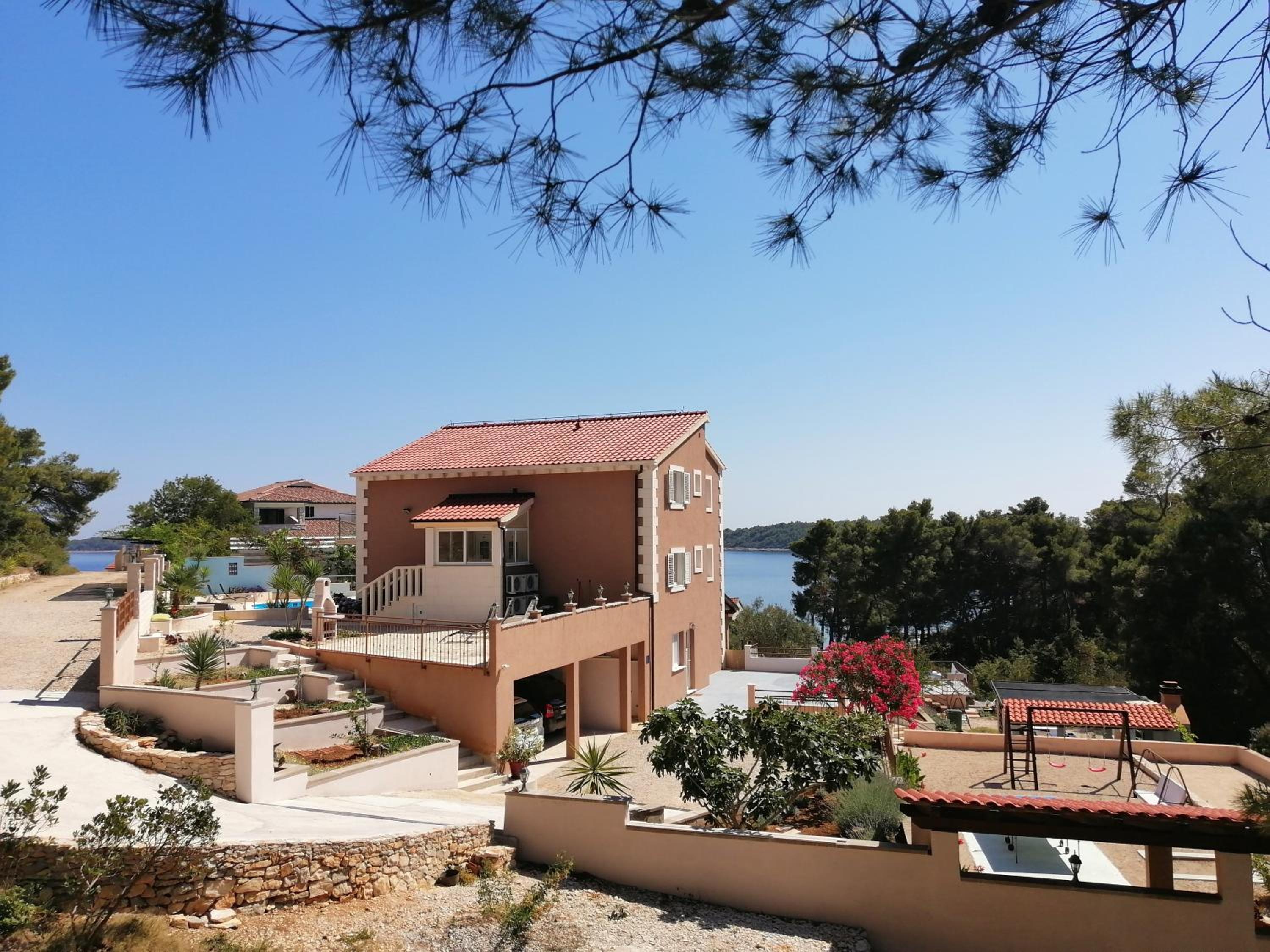 Villa photo 2