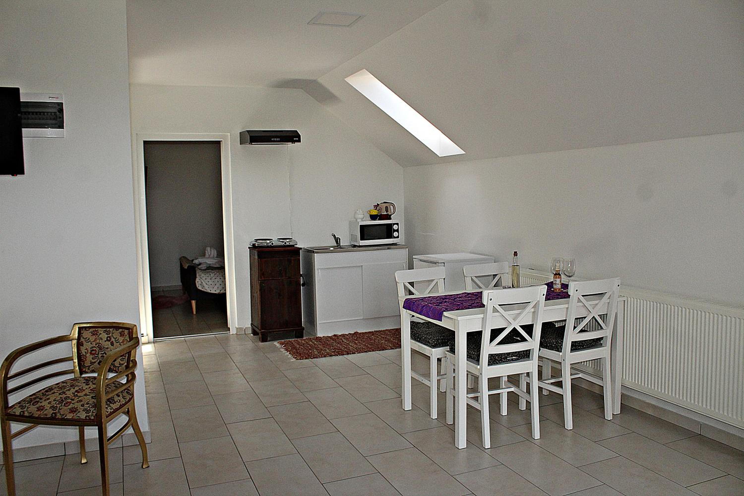 Comfort Triple Room with Shower - Photo 8