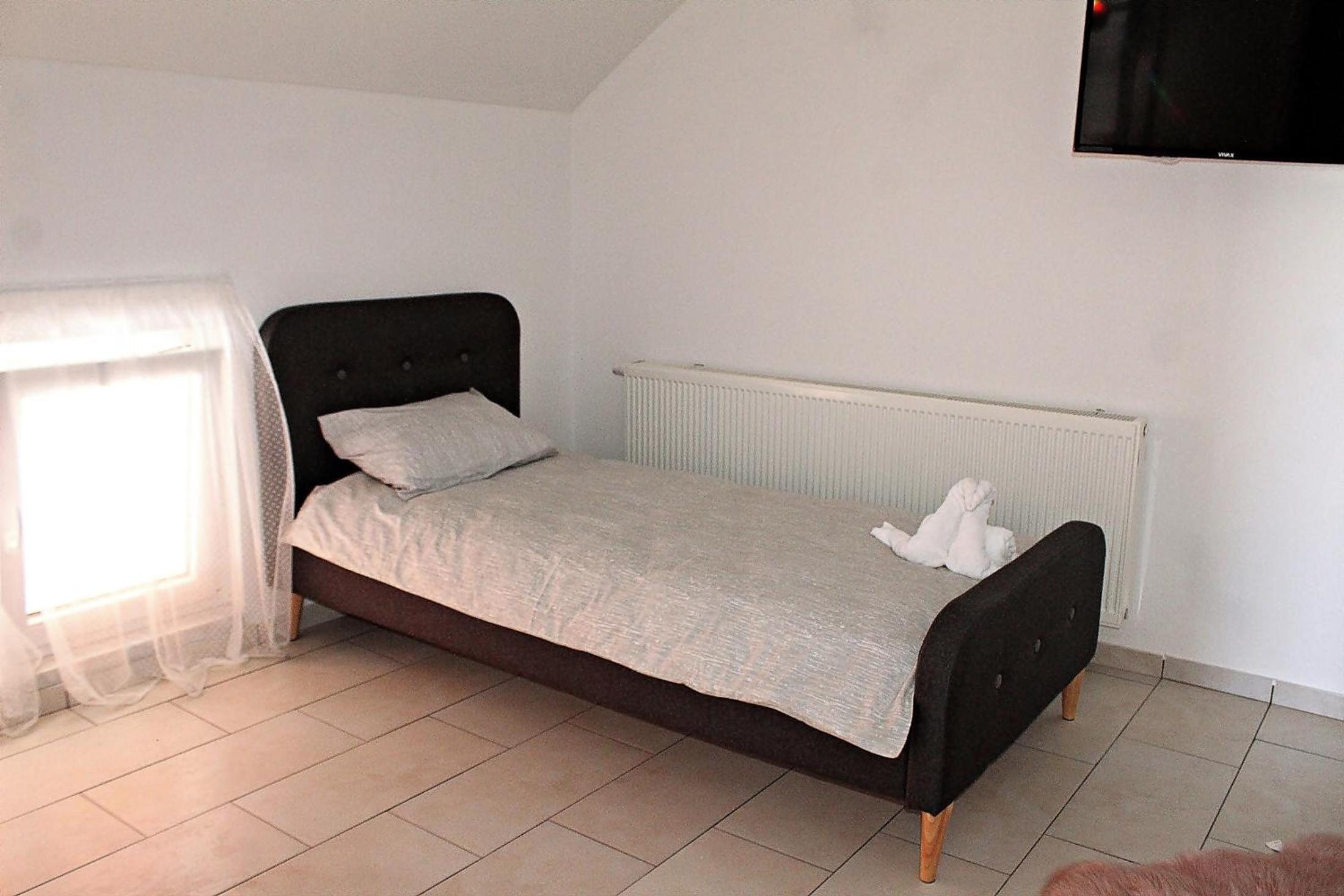 Comfort Triple Room with Shower - Photo 7