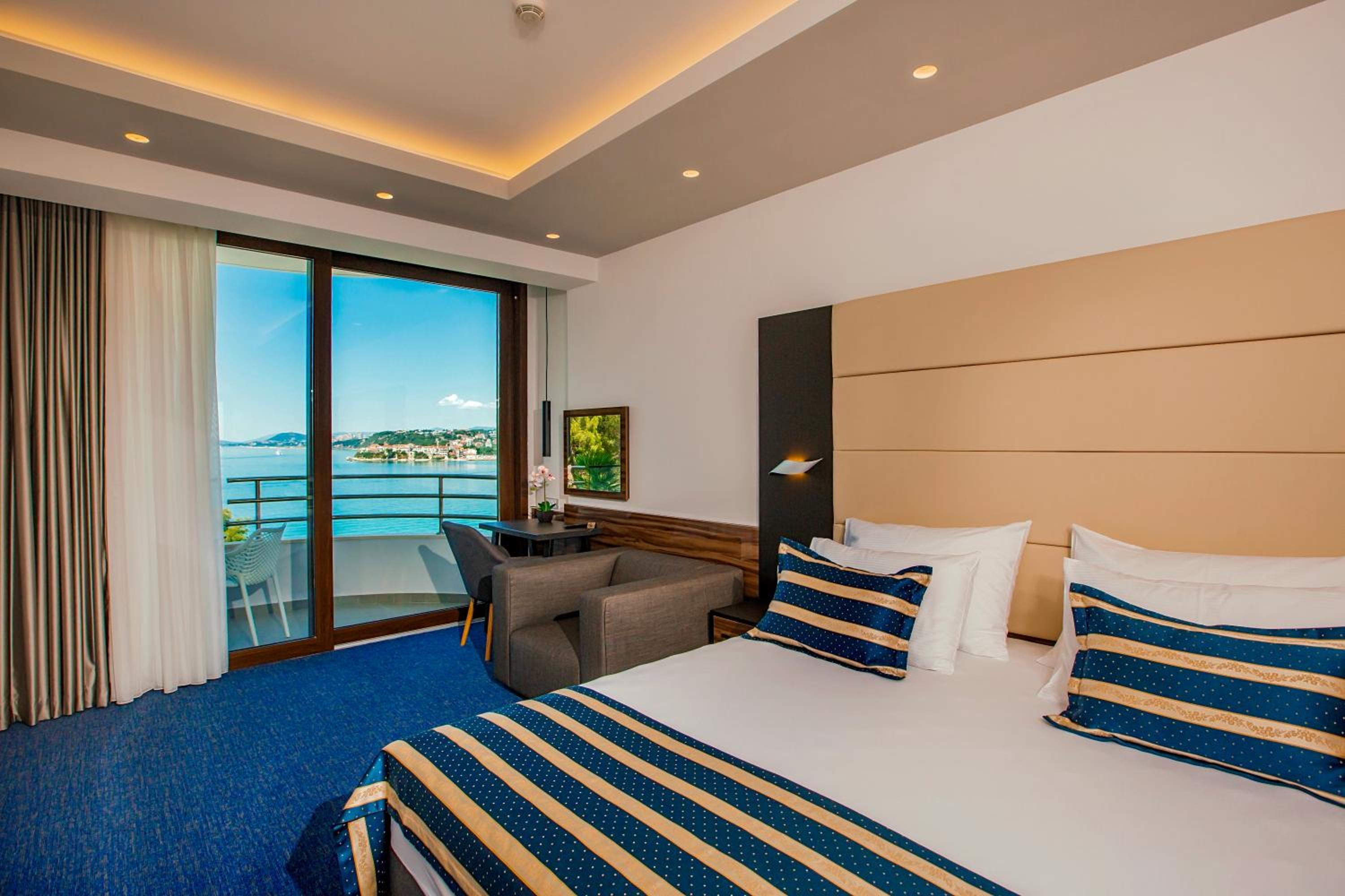 Superior Double or Twin Room with Sea View - Photo 1