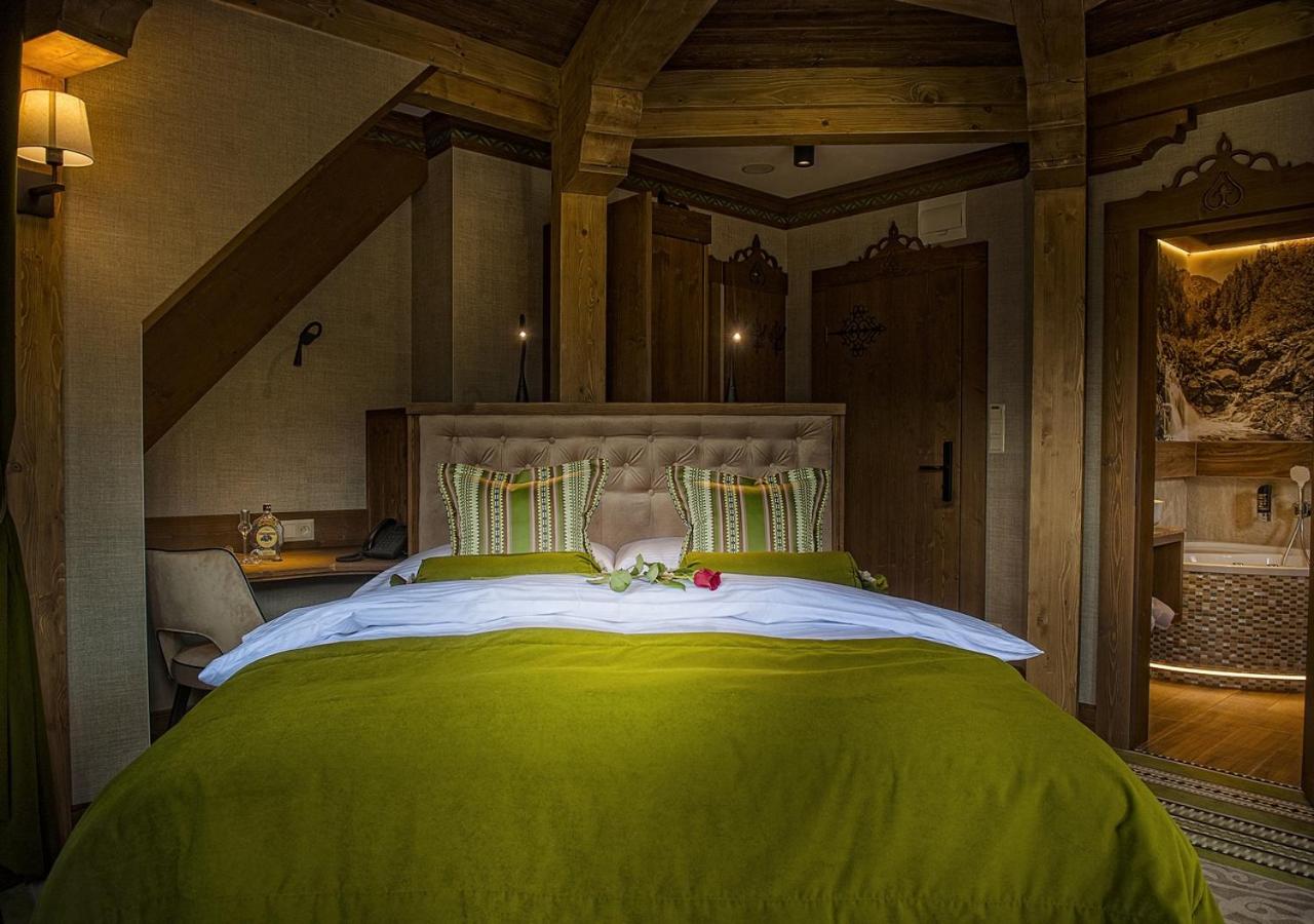 Two-Bedroom Family Suite with Balcony photo 2