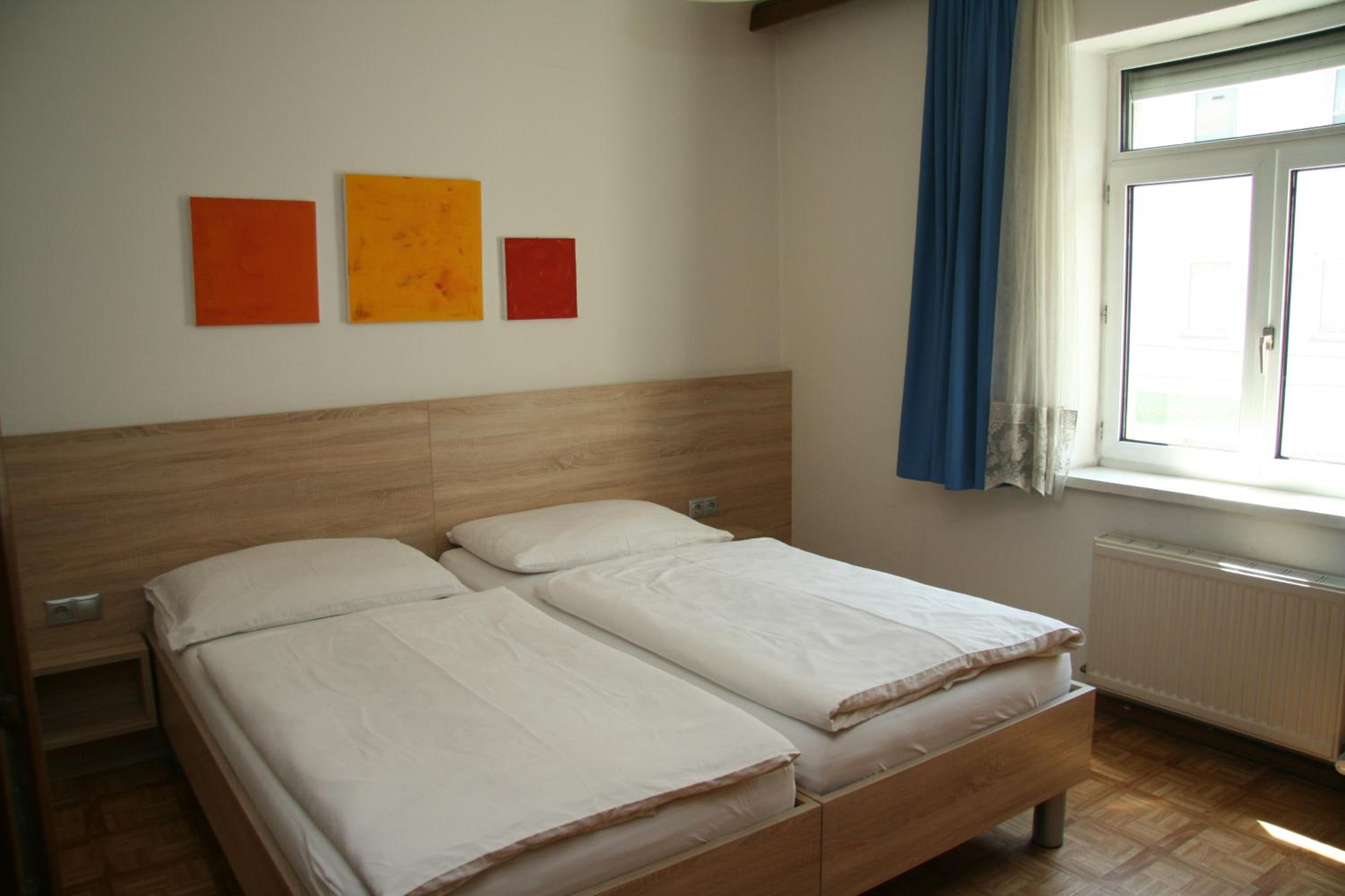 One-Bedroom Apartment with Small Kitchen