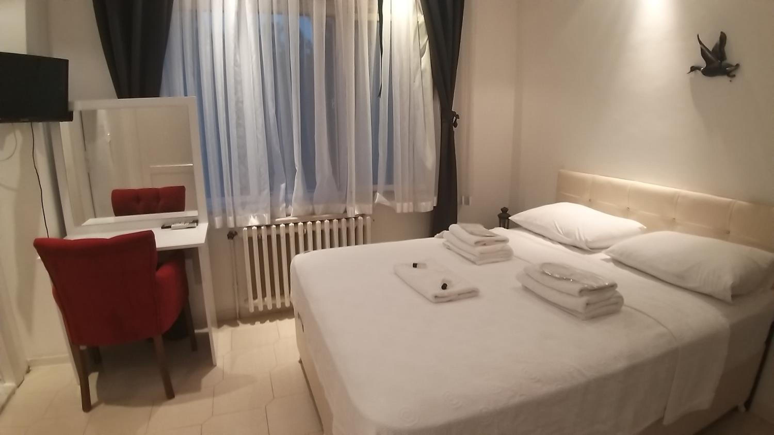 Budget Double Room photo 3