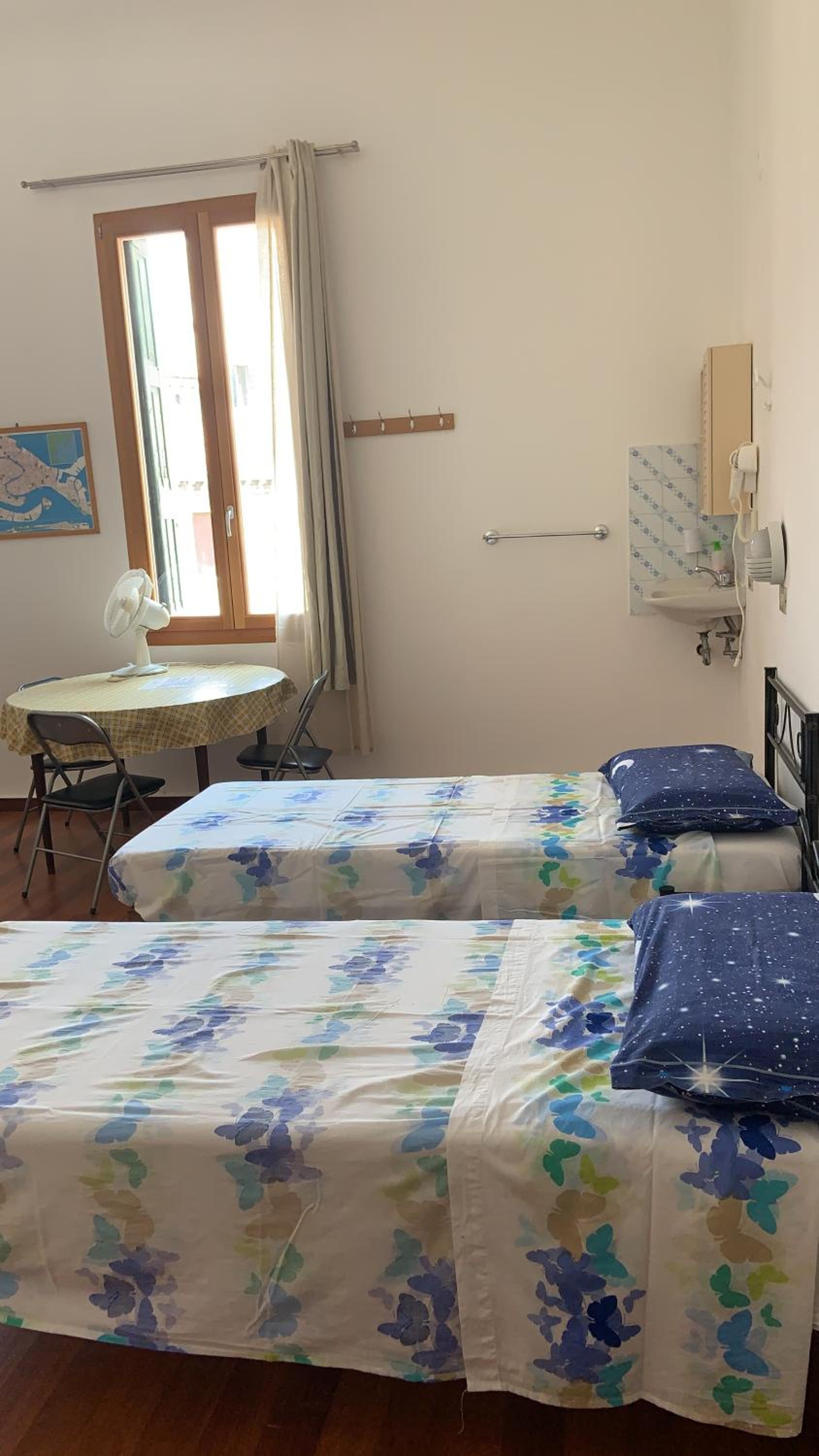Quadruple Room with Shared Bathroom photo 3