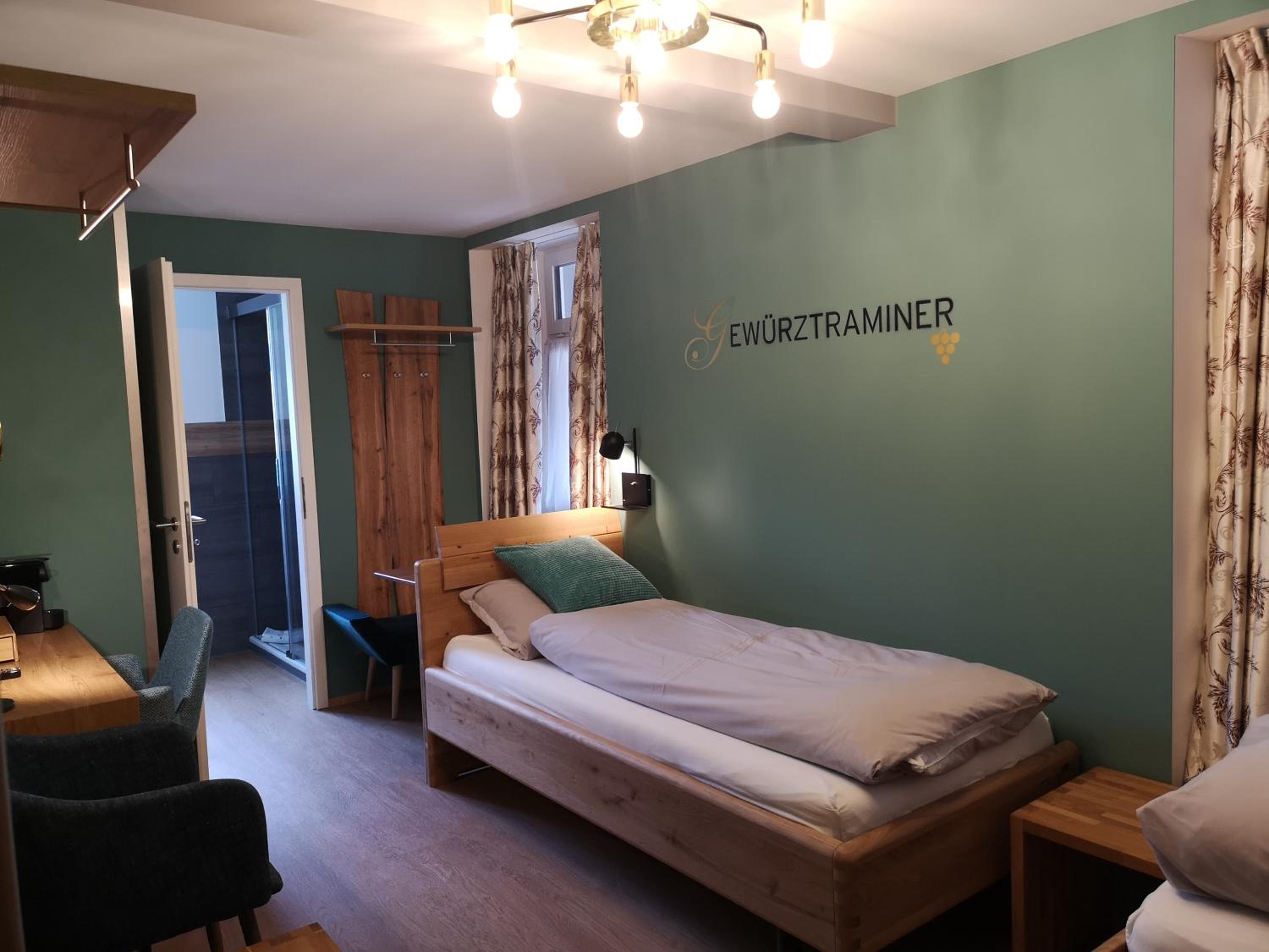 Twin Room - Photo 3