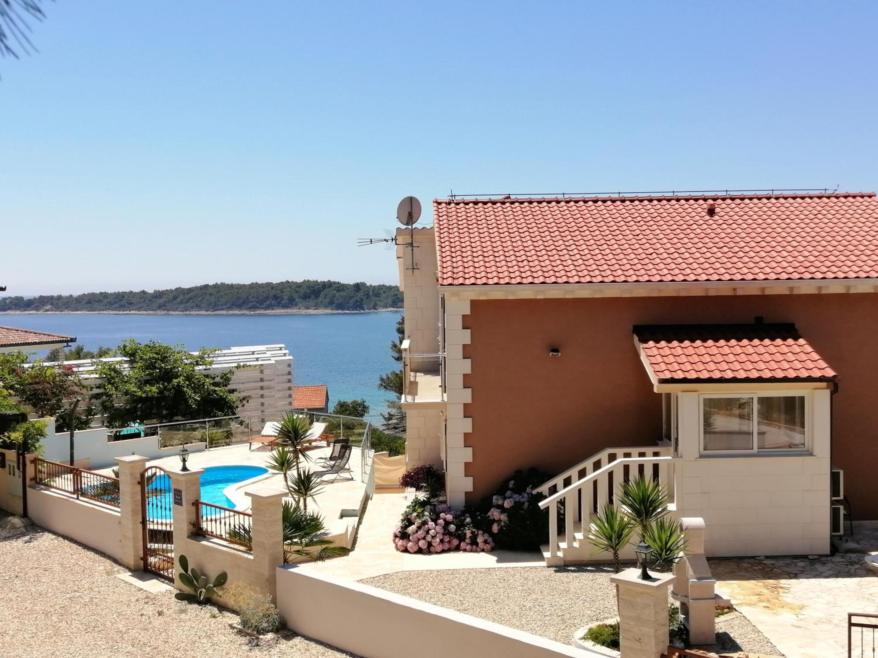 Villa photo 3