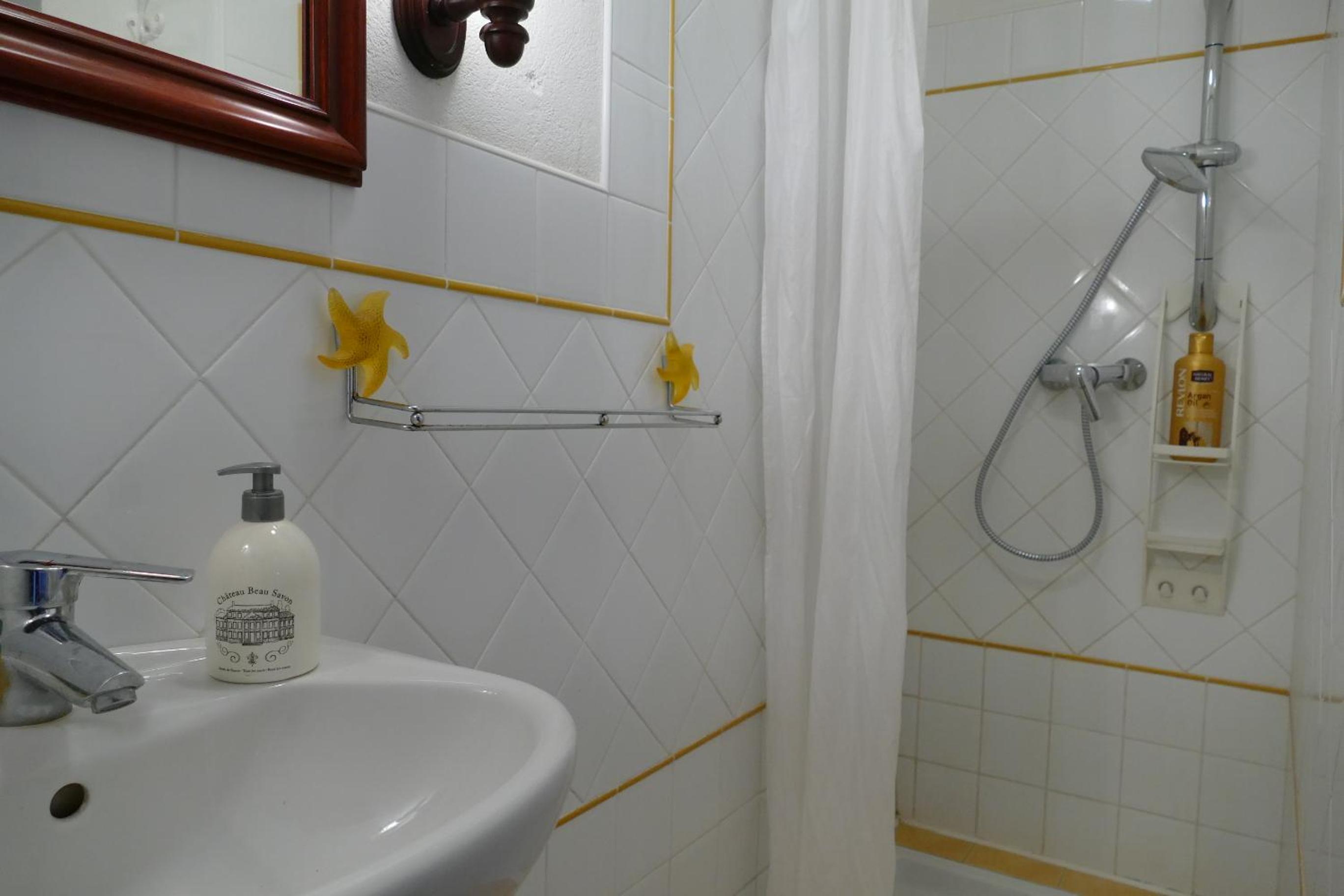 Double Room with Garden View - Photo 4