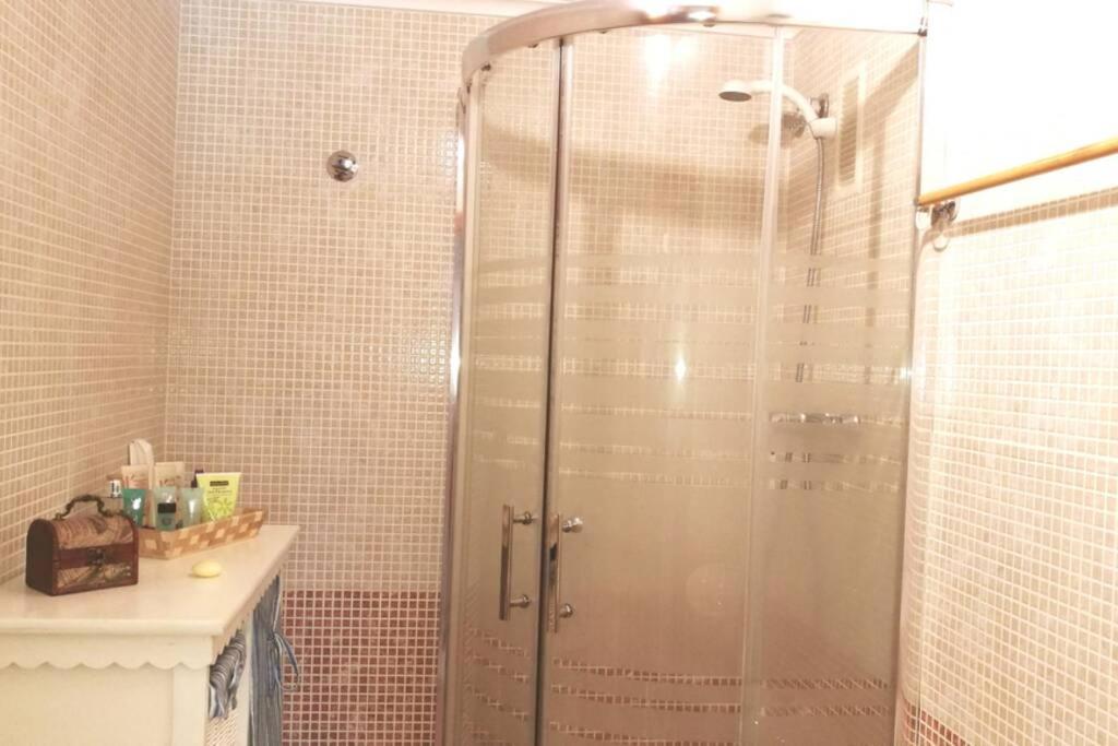 Two-Bedroom Apartment - Photo 25