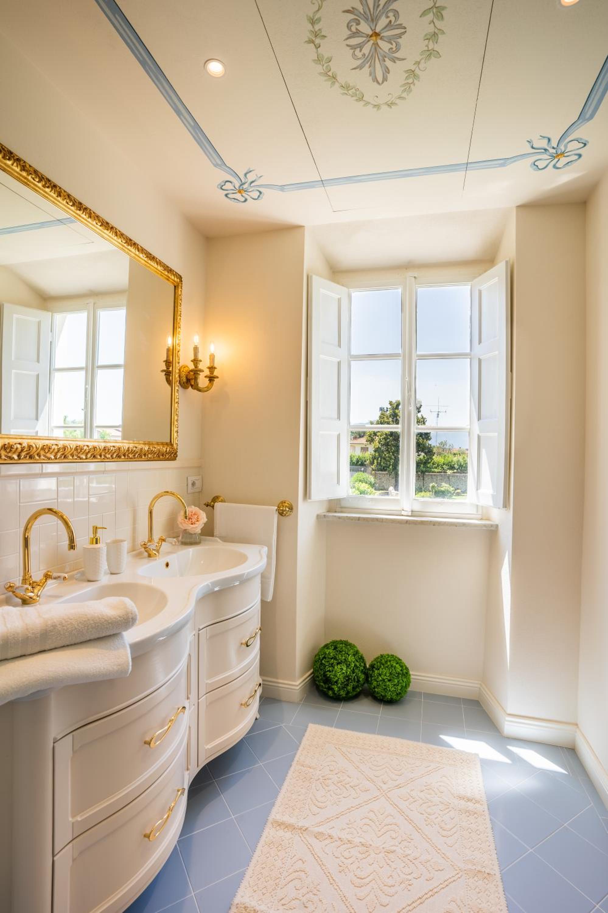 Superior King Room - Photo 3