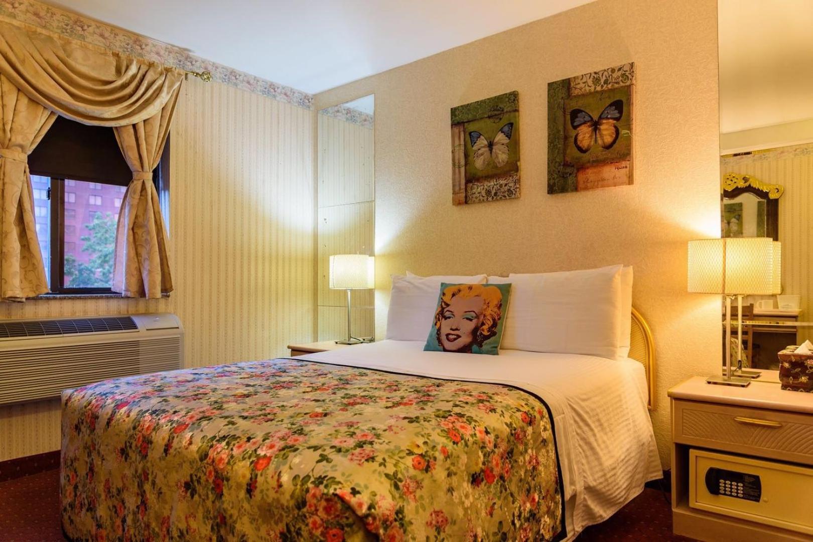 Standard Room with Queen Bed - Photo 5