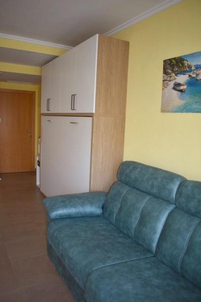 Estudio con vista al mar