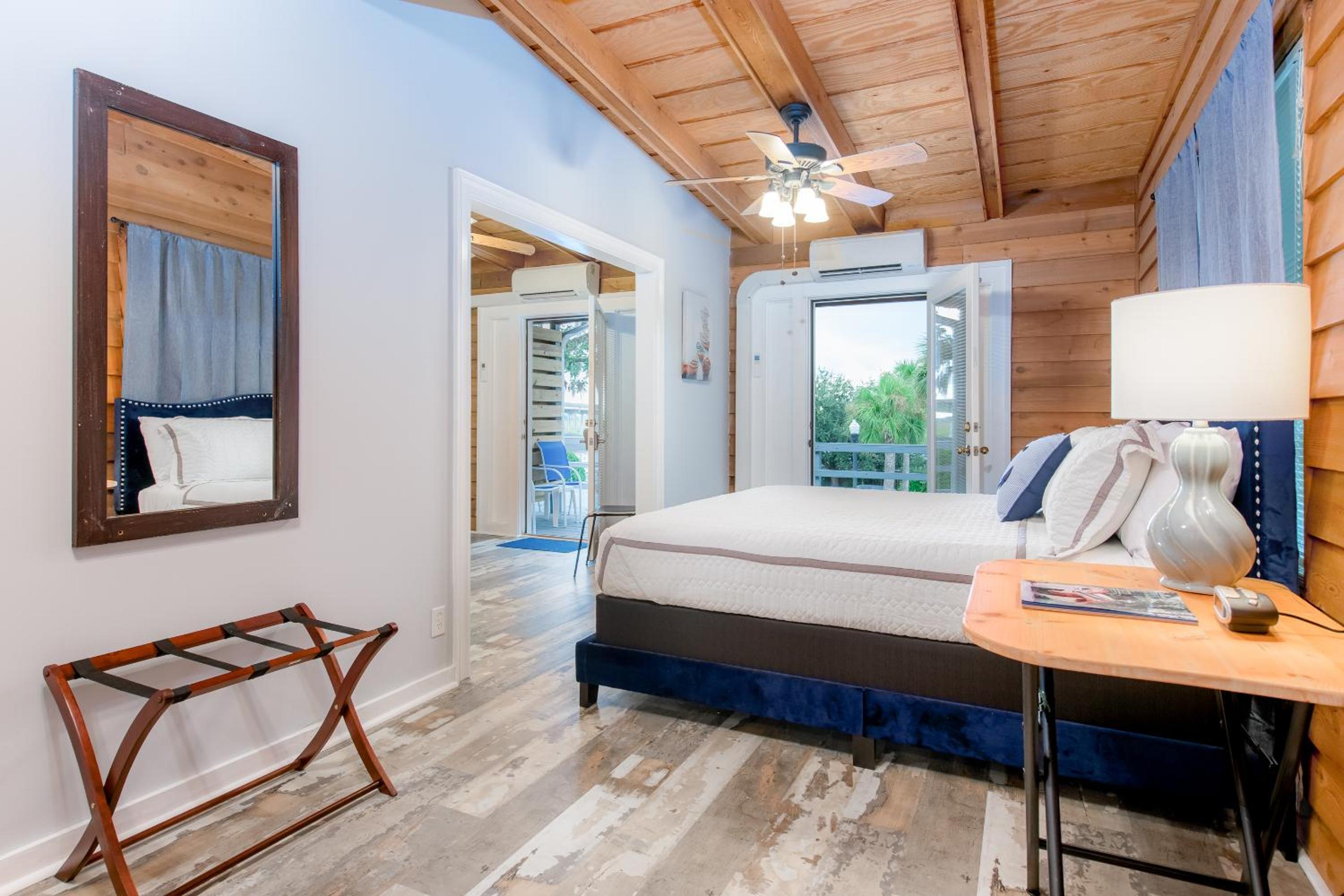 Superior King Suite - Photo 4