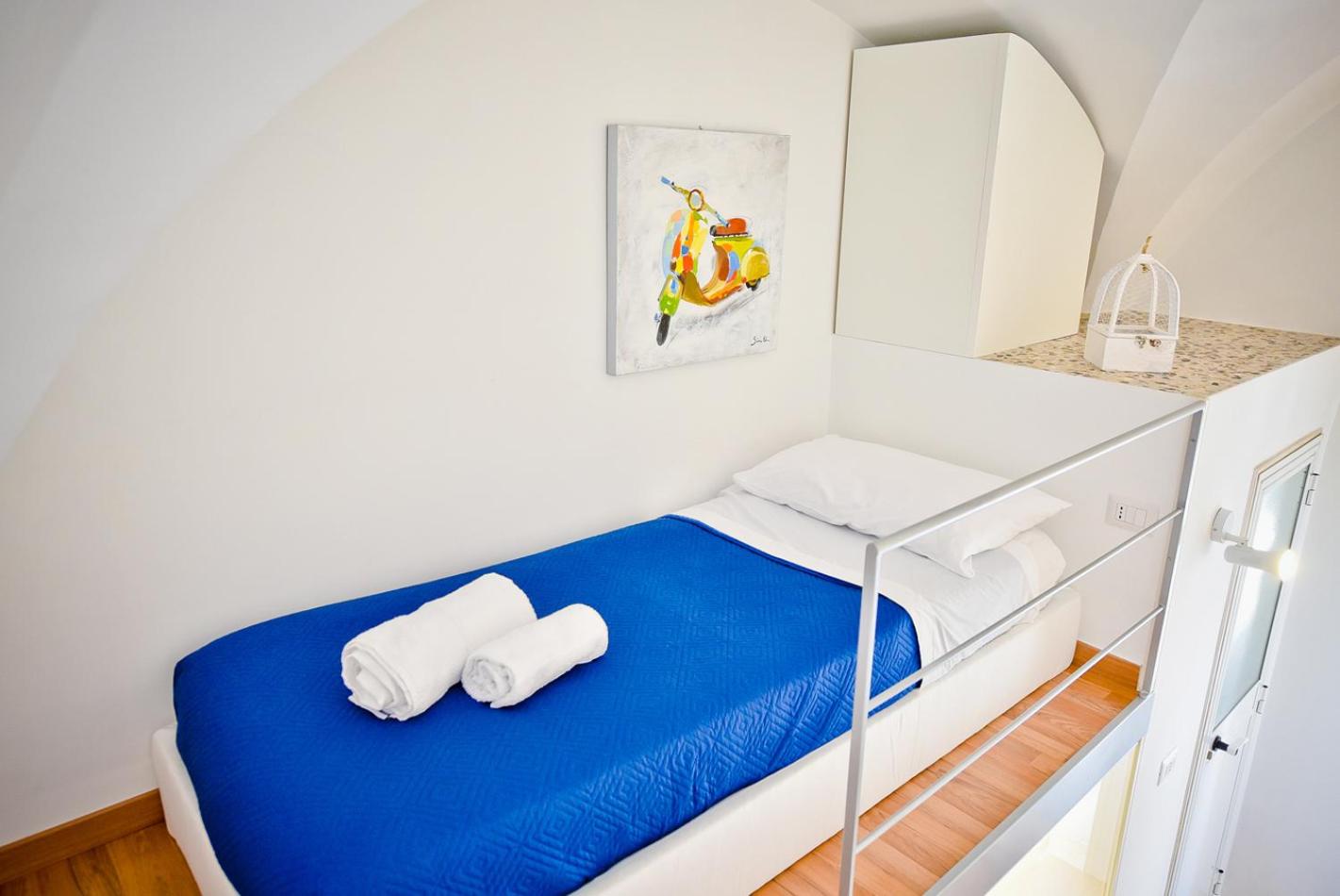 Two-Bedroom House - Photo 28