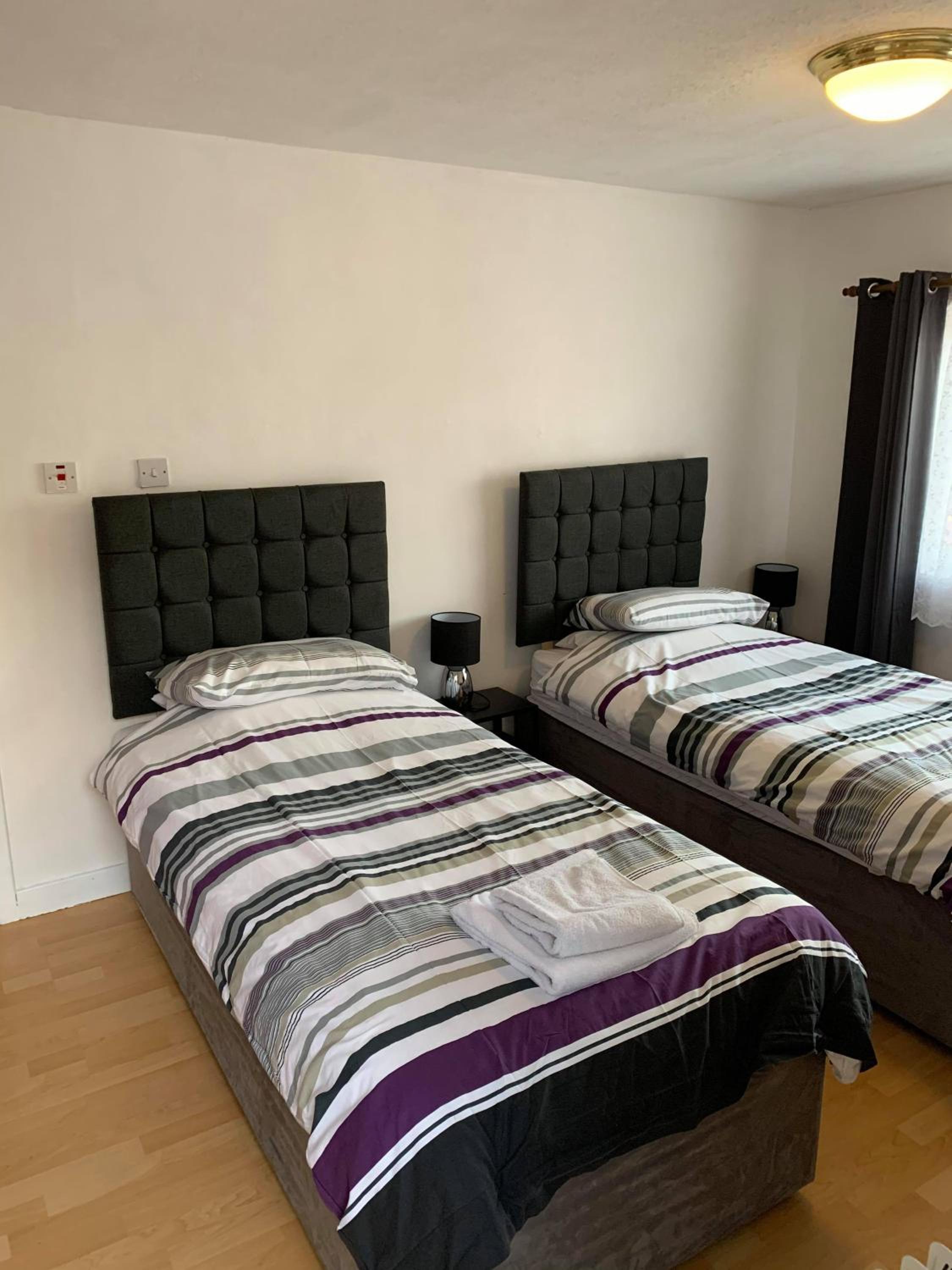 Budget Twin Room - Photo 2