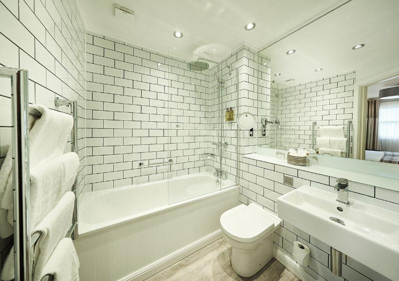 Double or Twin Room - Photo 3