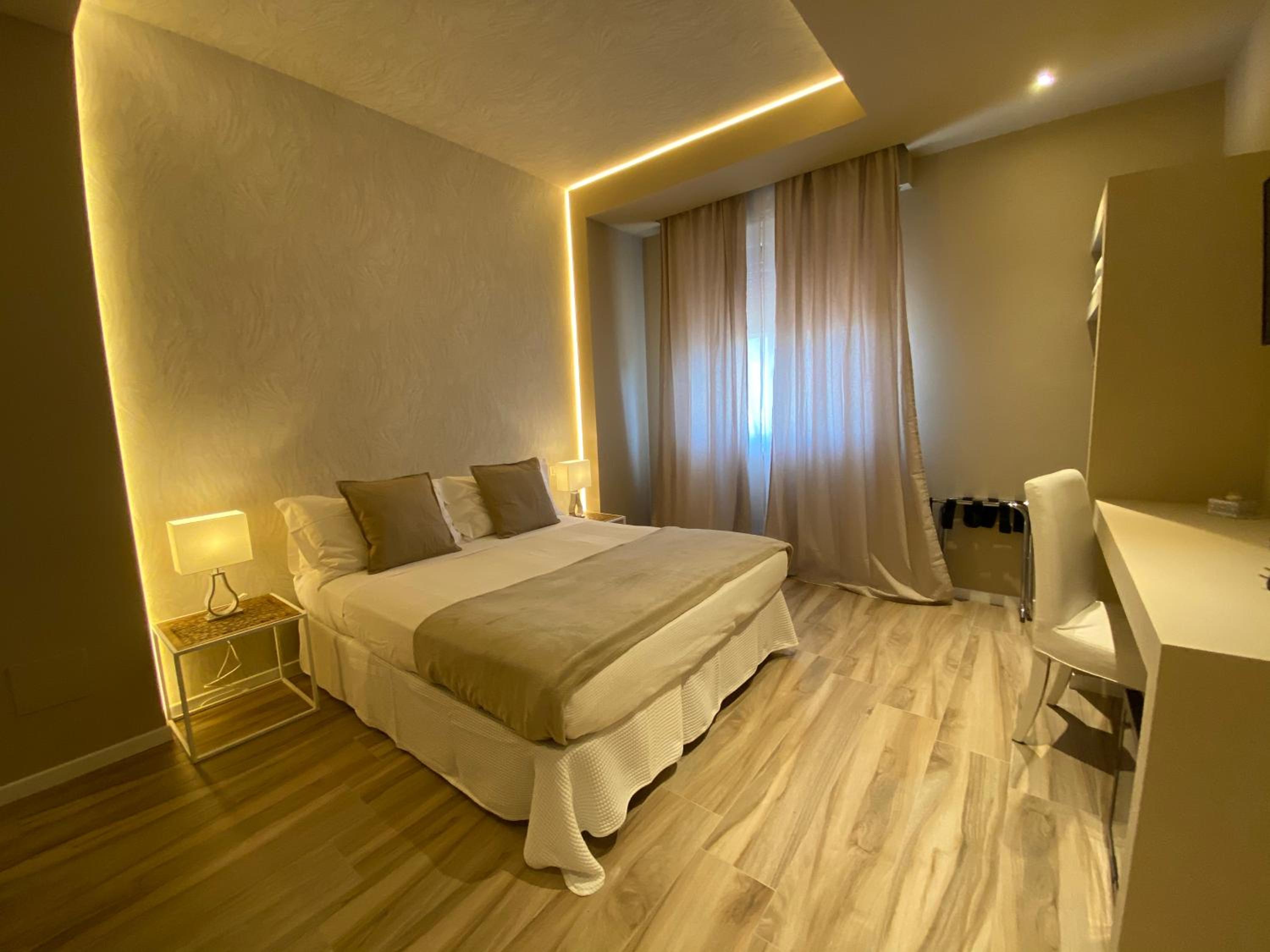 Deluxe Double Room - Photo 7