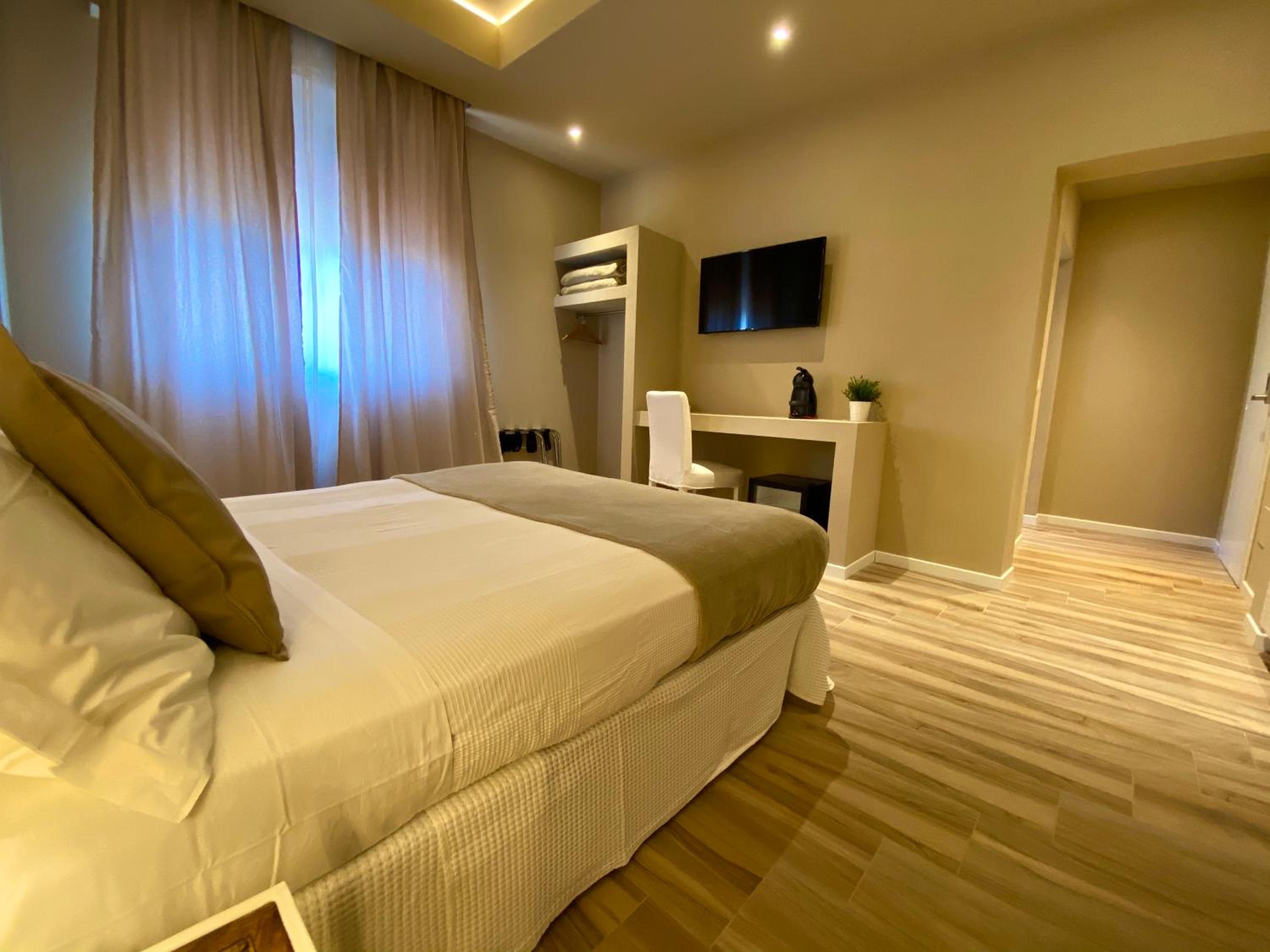 Deluxe Double Room - Photo 5