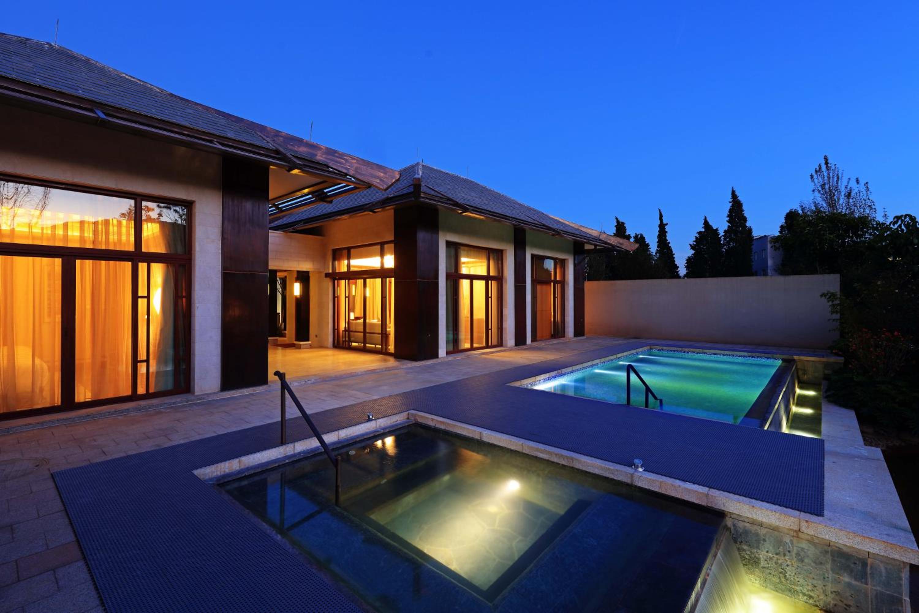 Villa with Private Hot Spring Outdoor Pool