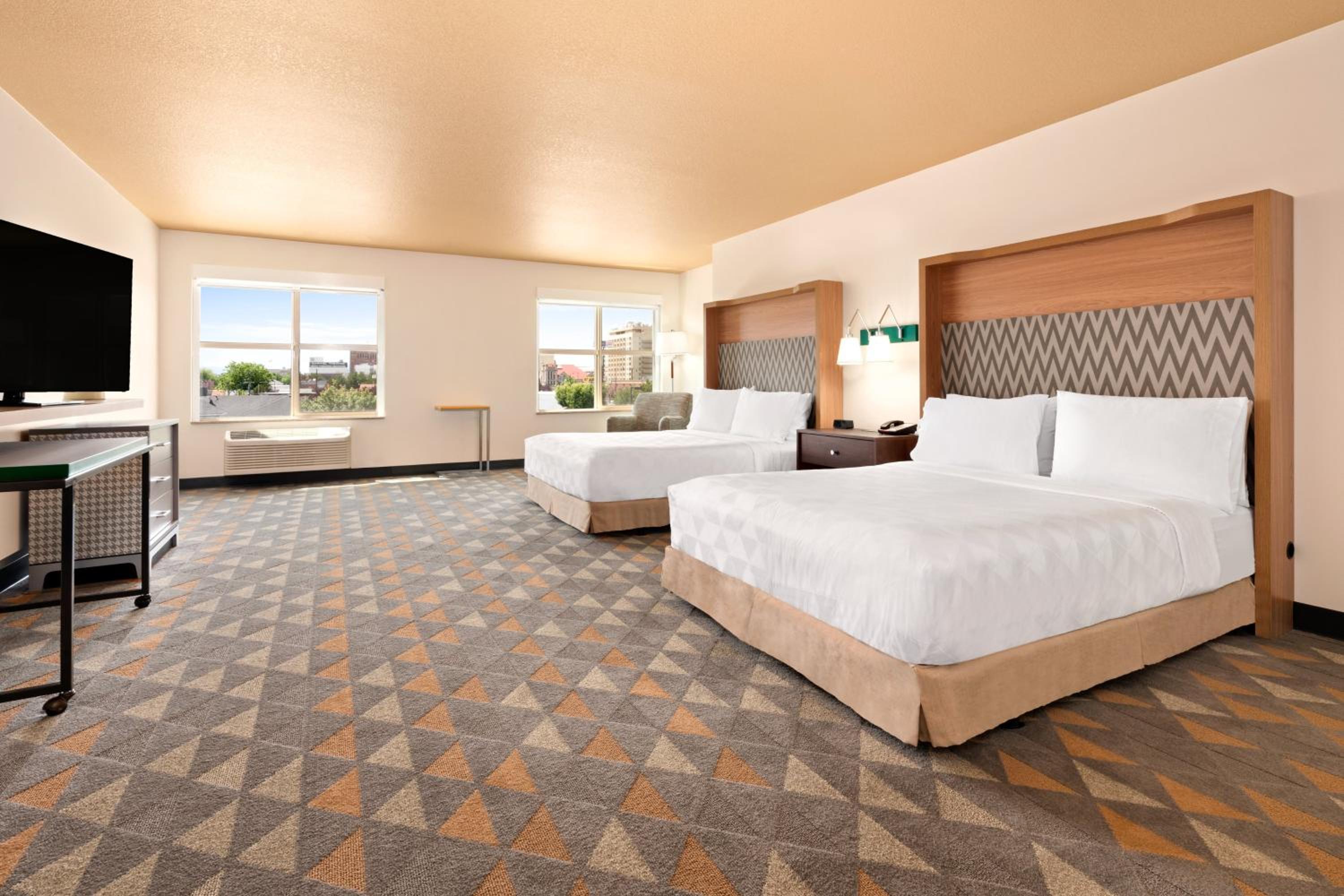 Standard Queen Room with Two Queen Beds - Communications Accessible - Photo 3