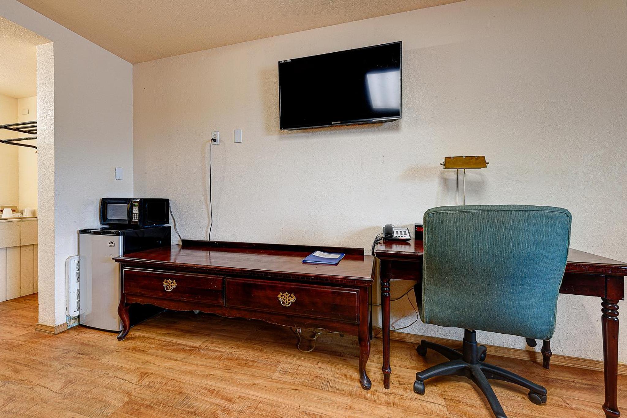 Standard 2 Queen Bed Non Smoking Room - Photo 2