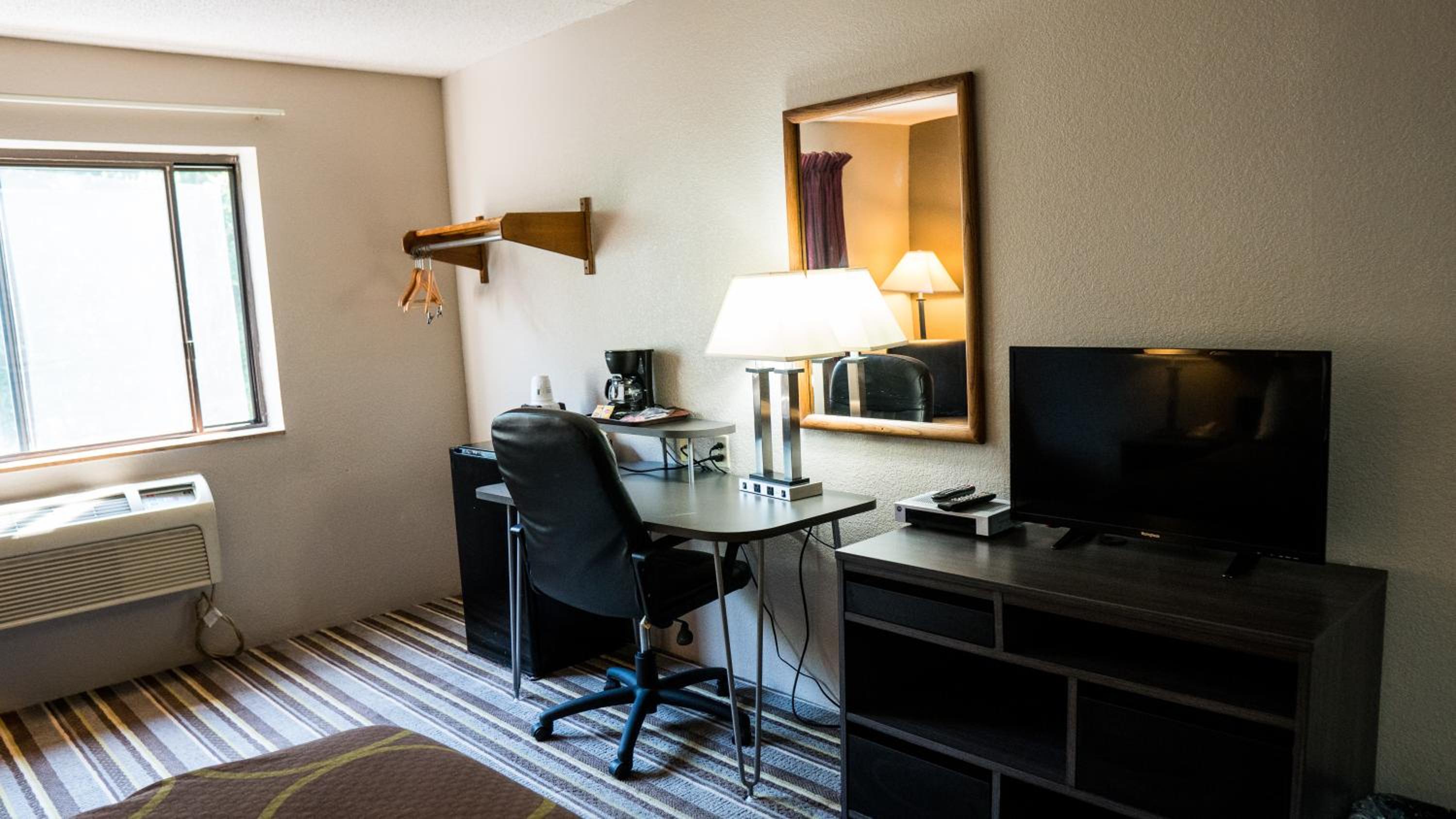 King Room - Non-Smoking - Photo 1