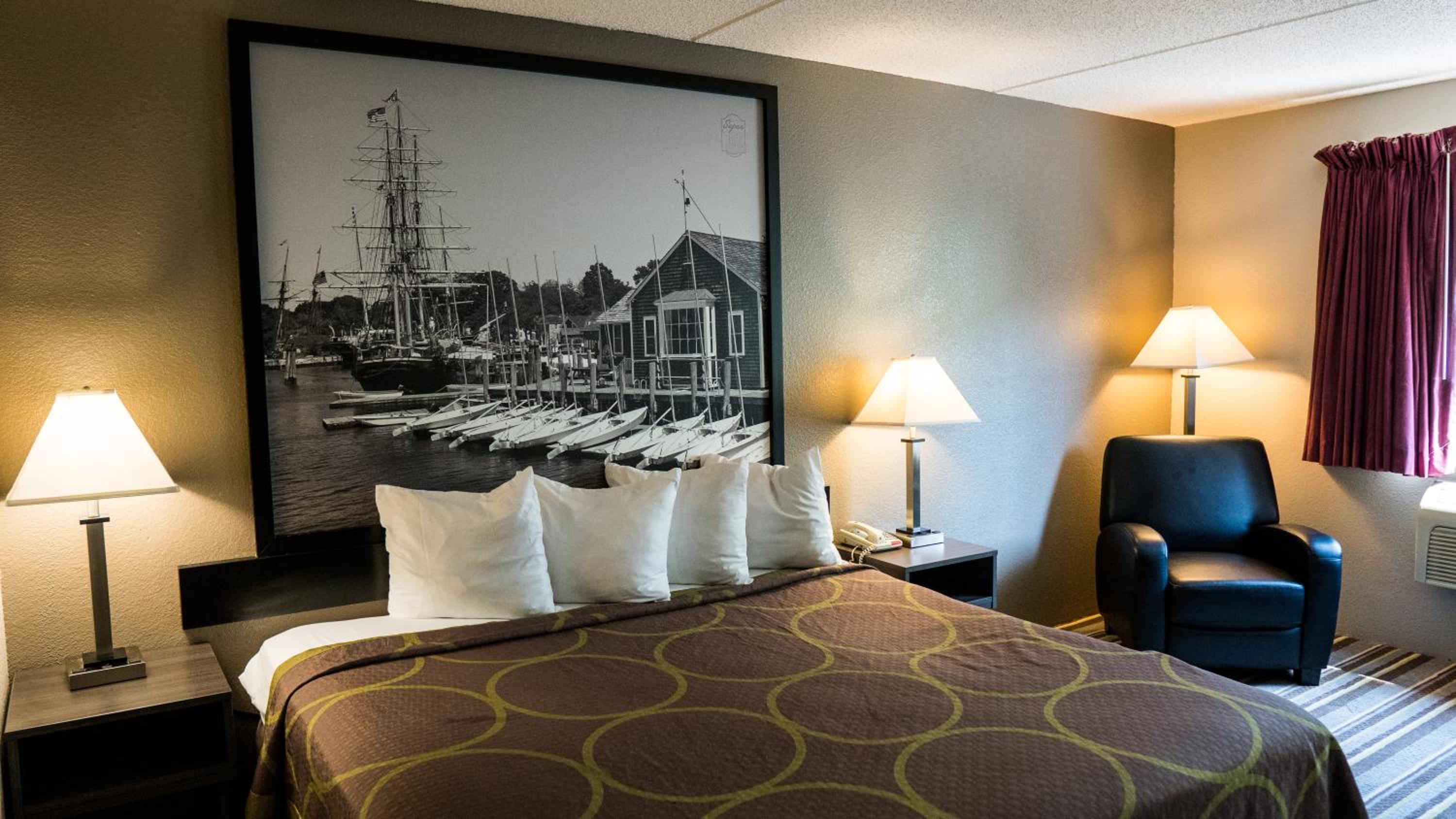 King Room - Non-Smoking - Photo 2