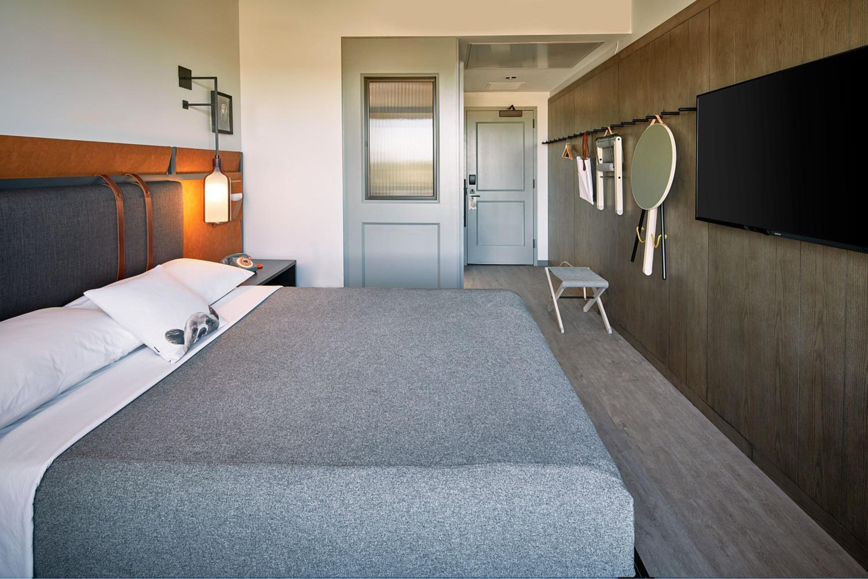 MOXY Denver Cherry Creek, Photo 2