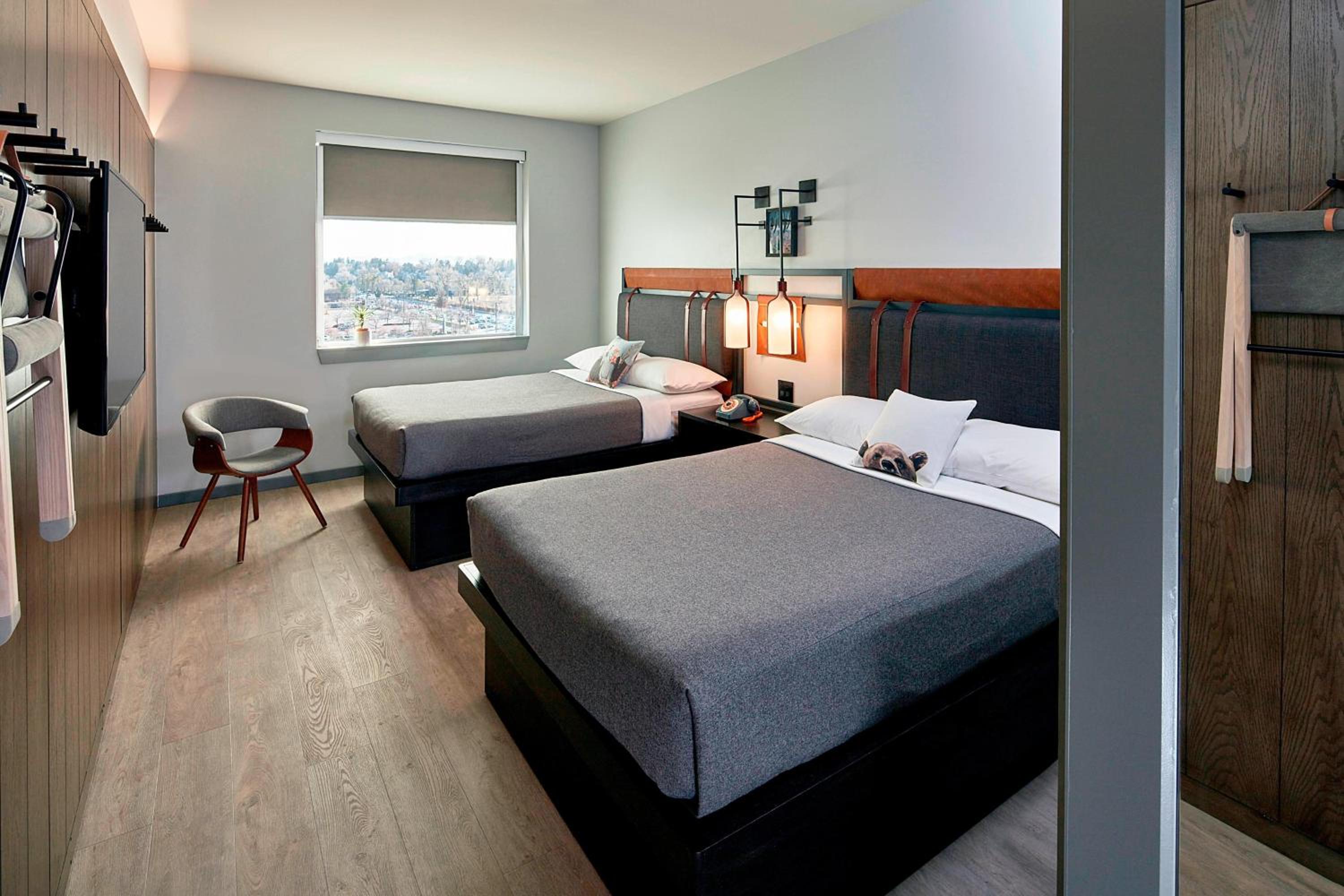 Double Room with Two Double Beds and Mountain View