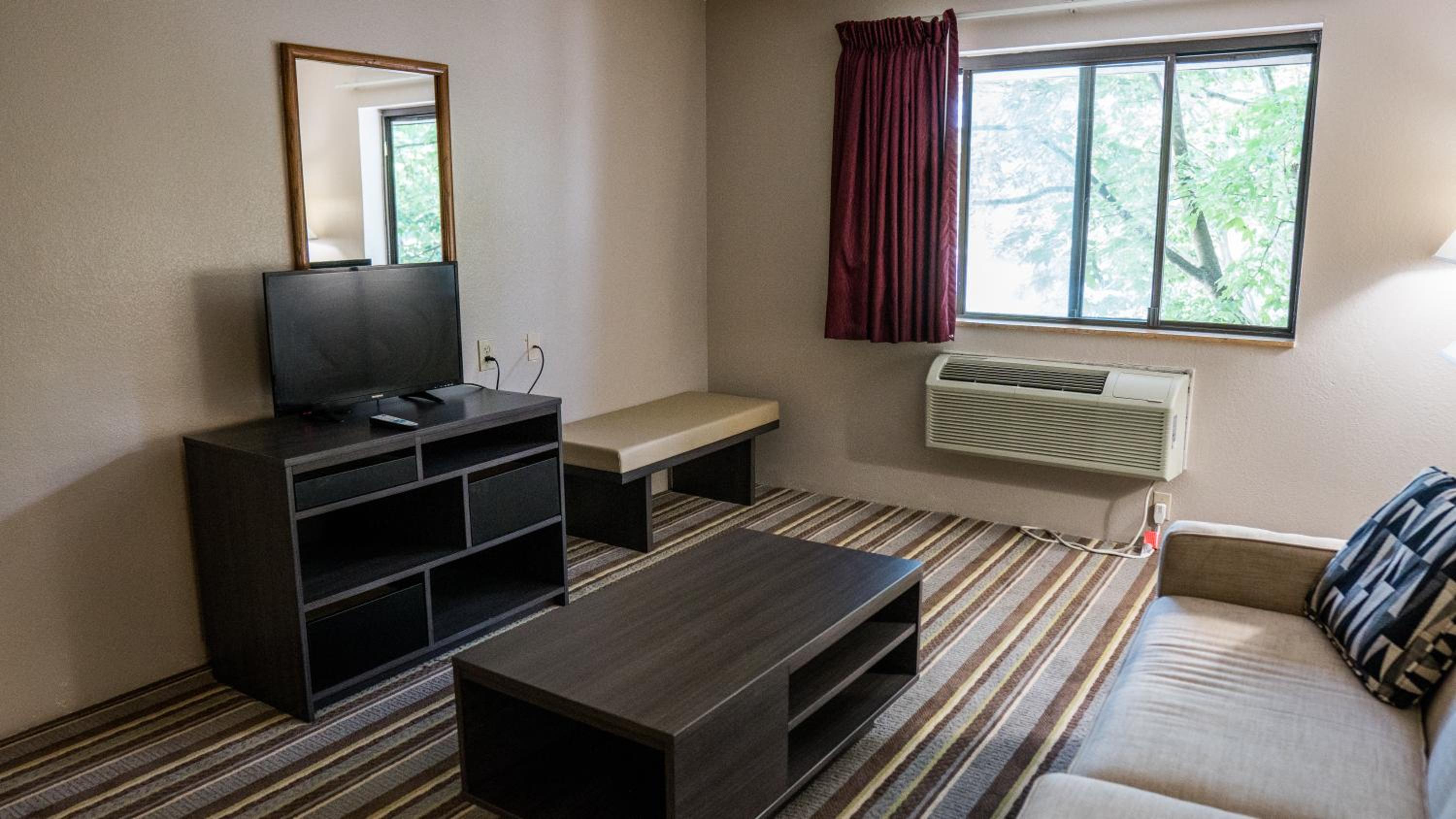 King Suite - Non-Smoking - Photo 4
