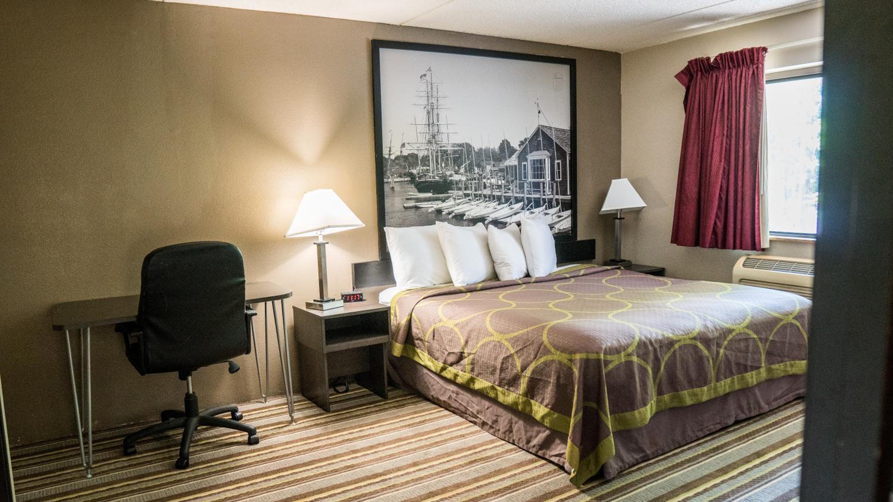 King Suite - Non-Smoking - Photo 5