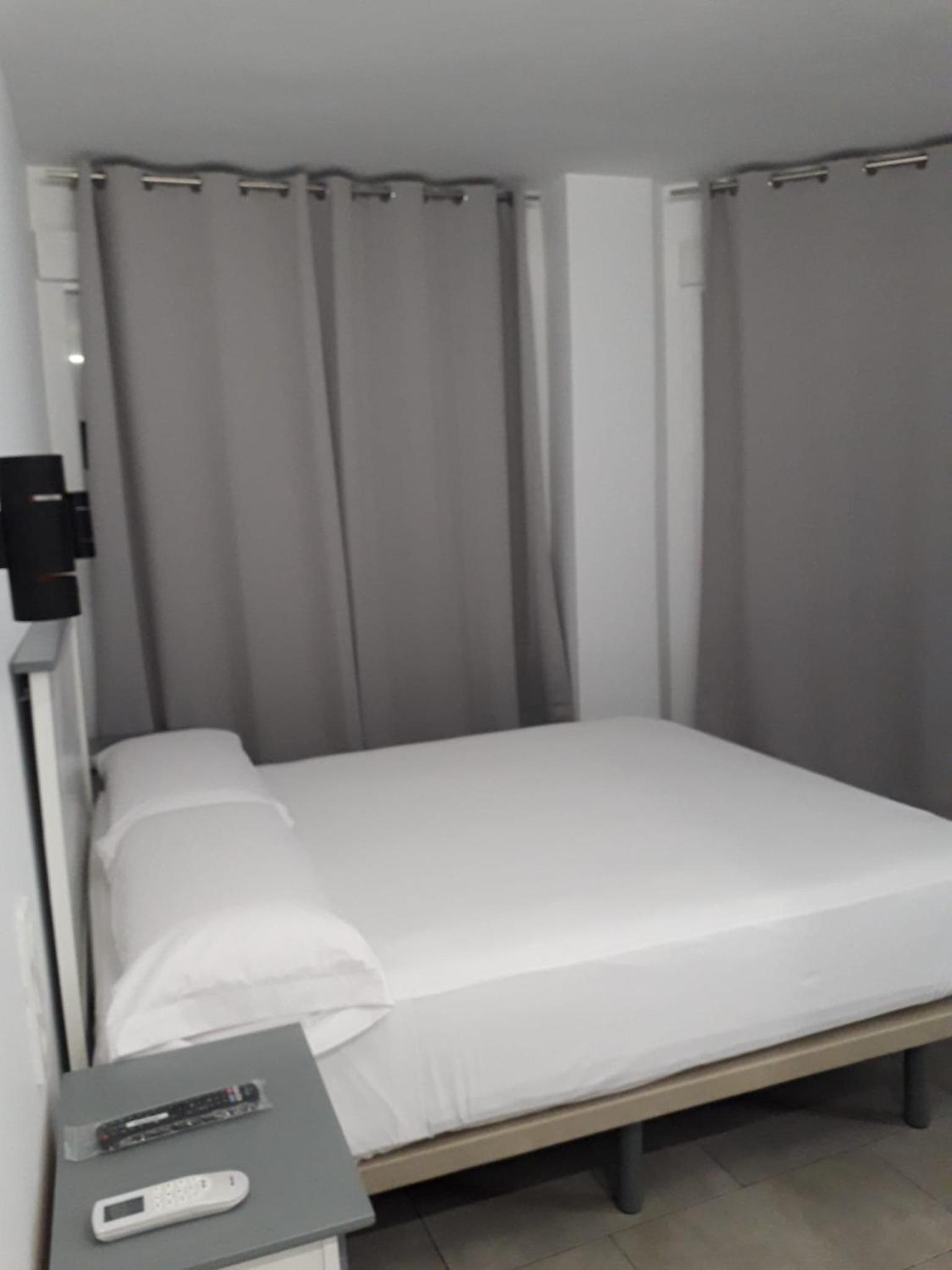 Deluxe Double Room with Extra Bed - Photo 4
